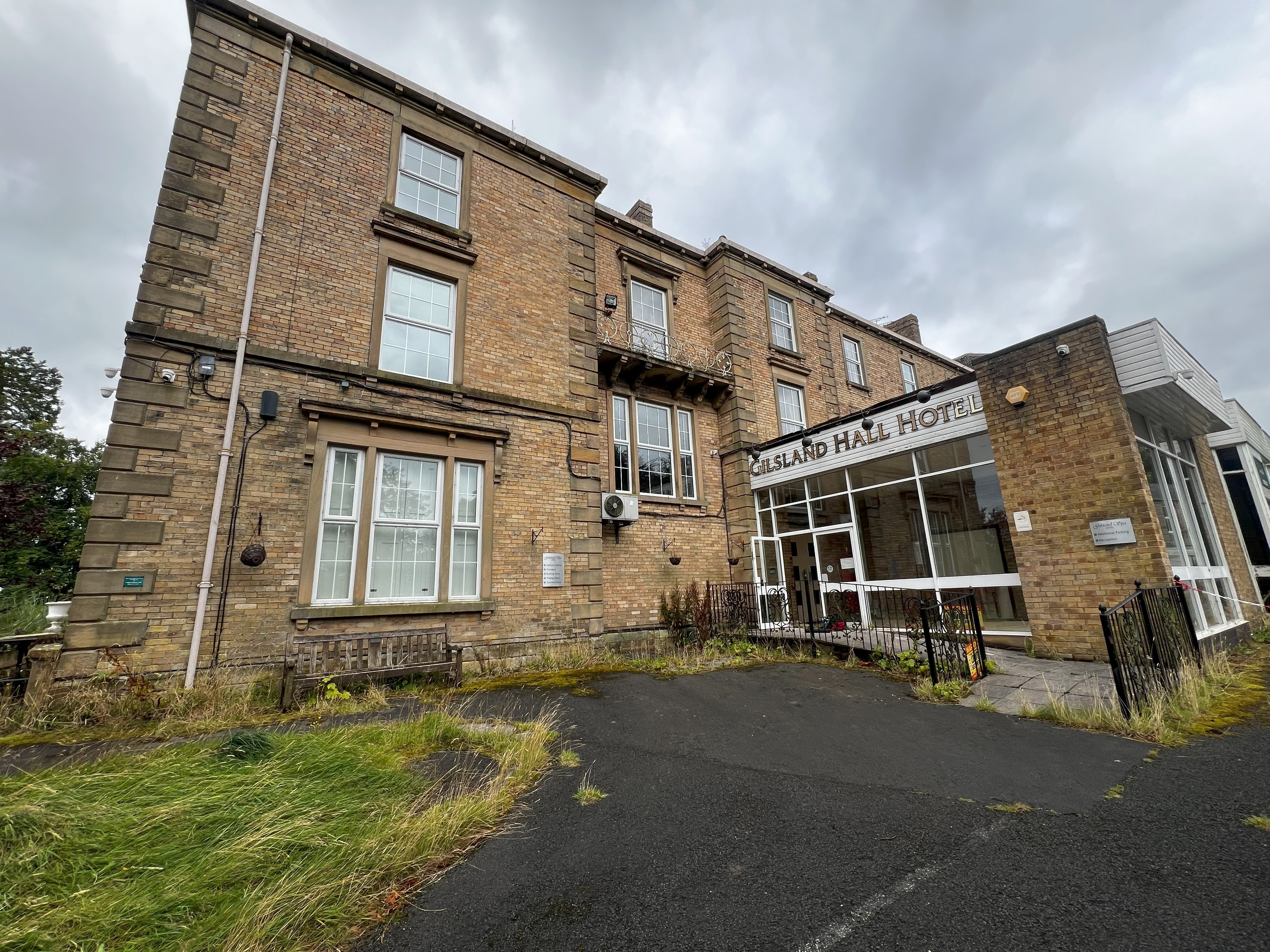 VACANT - Substantial Freehold Former Hotel 