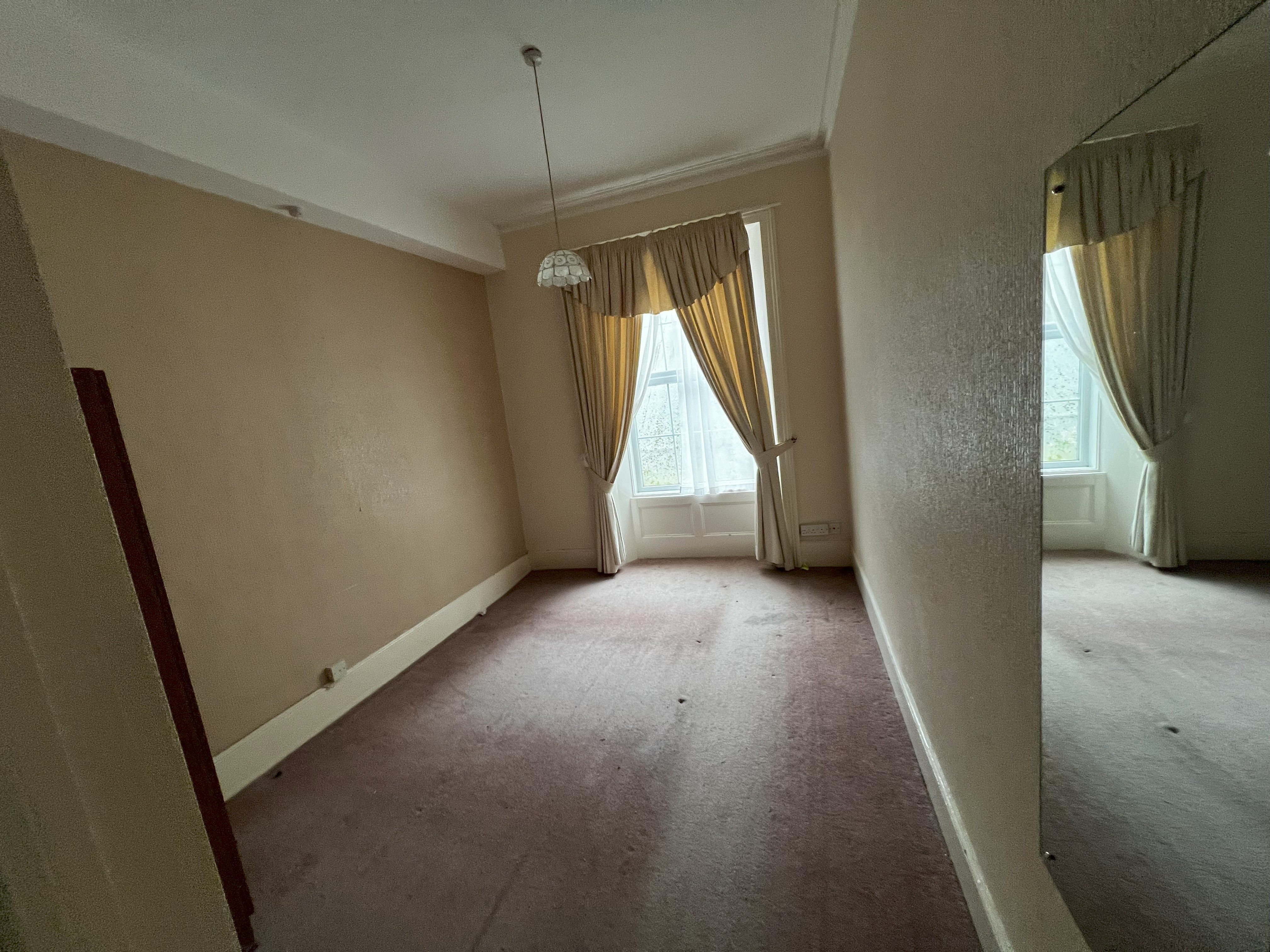 VACANT - Substantial Freehold Former Hotel 