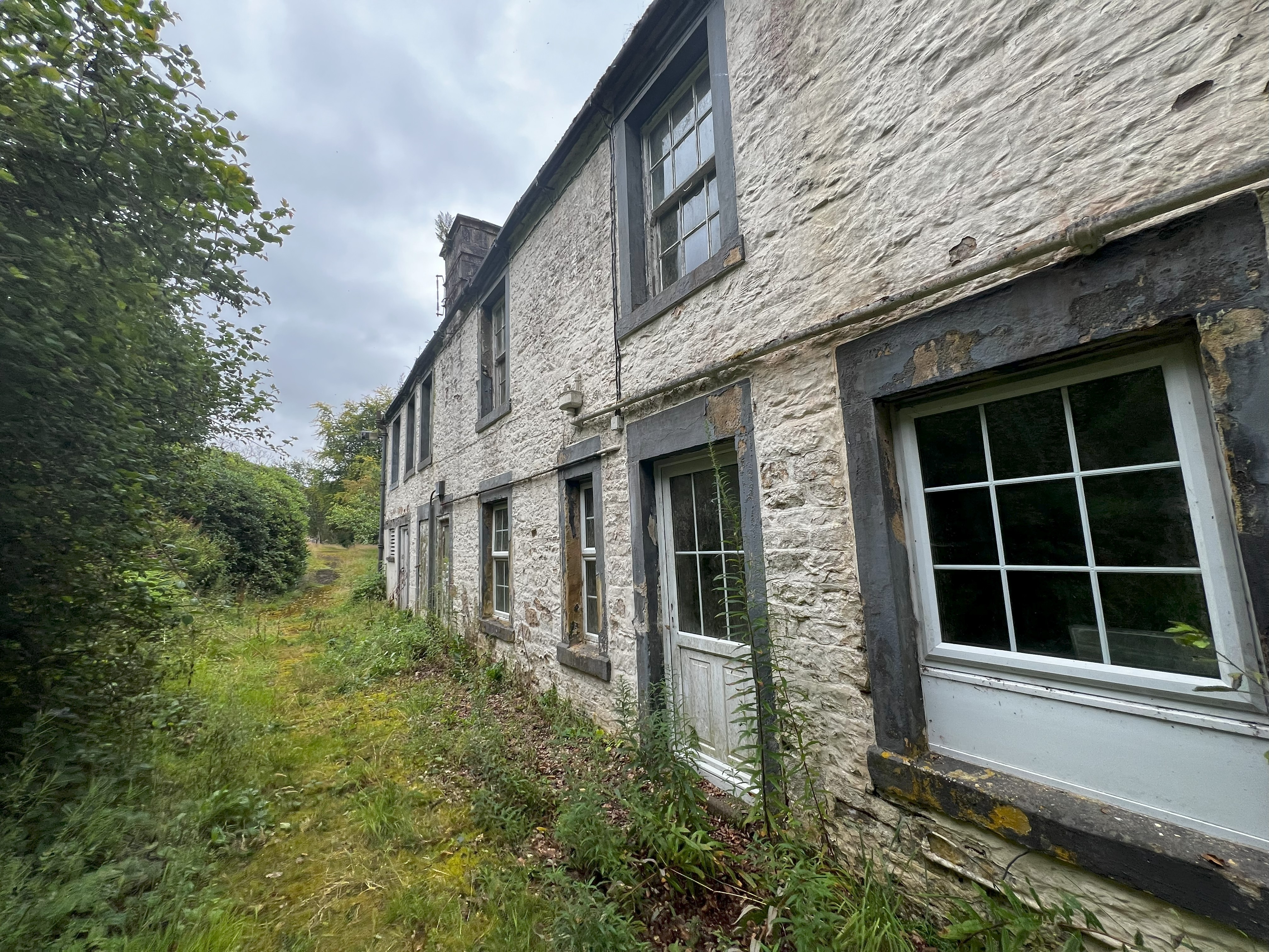 VACANT - Substantial Freehold Former Hotel 