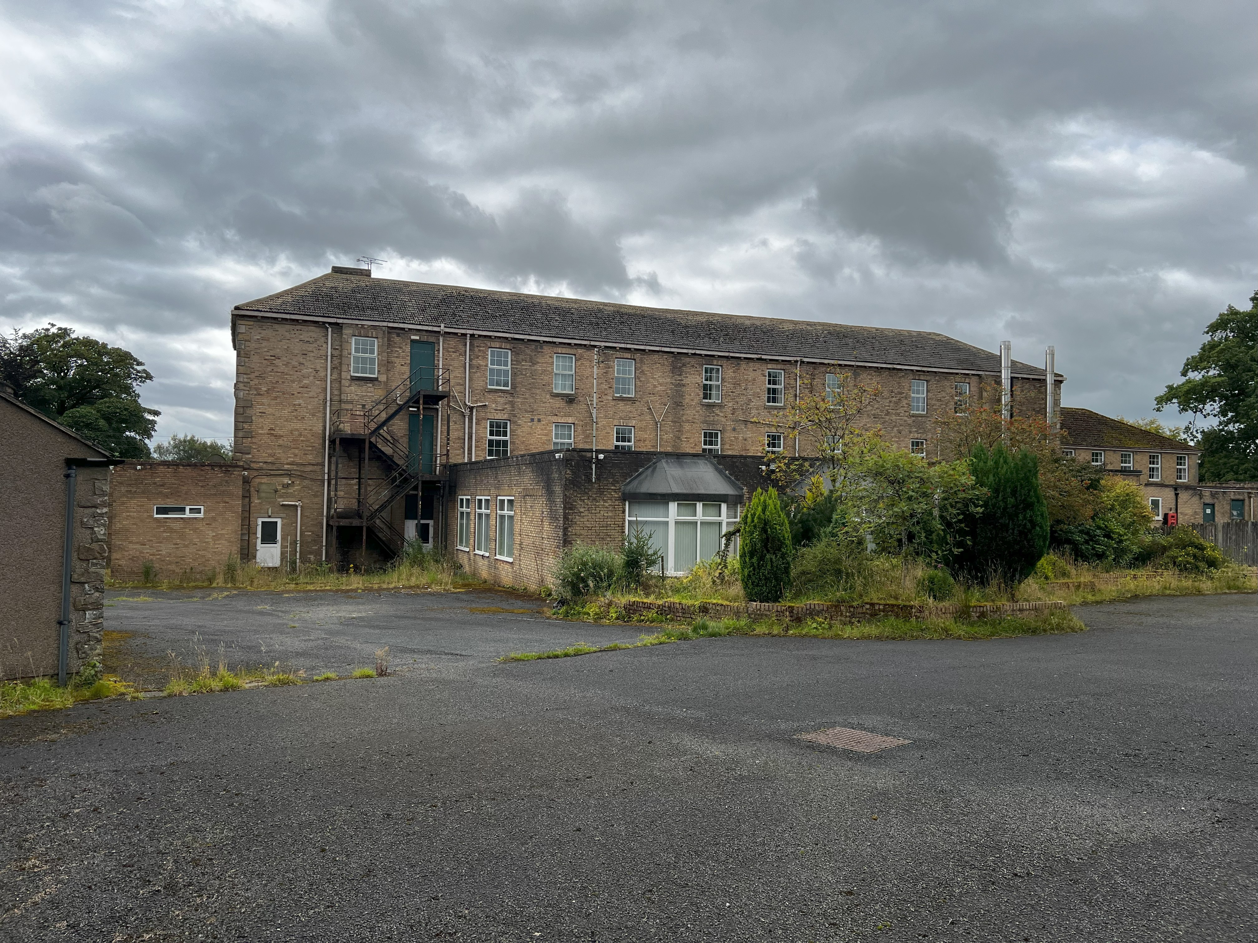 VACANT - Substantial Freehold Former Hotel 