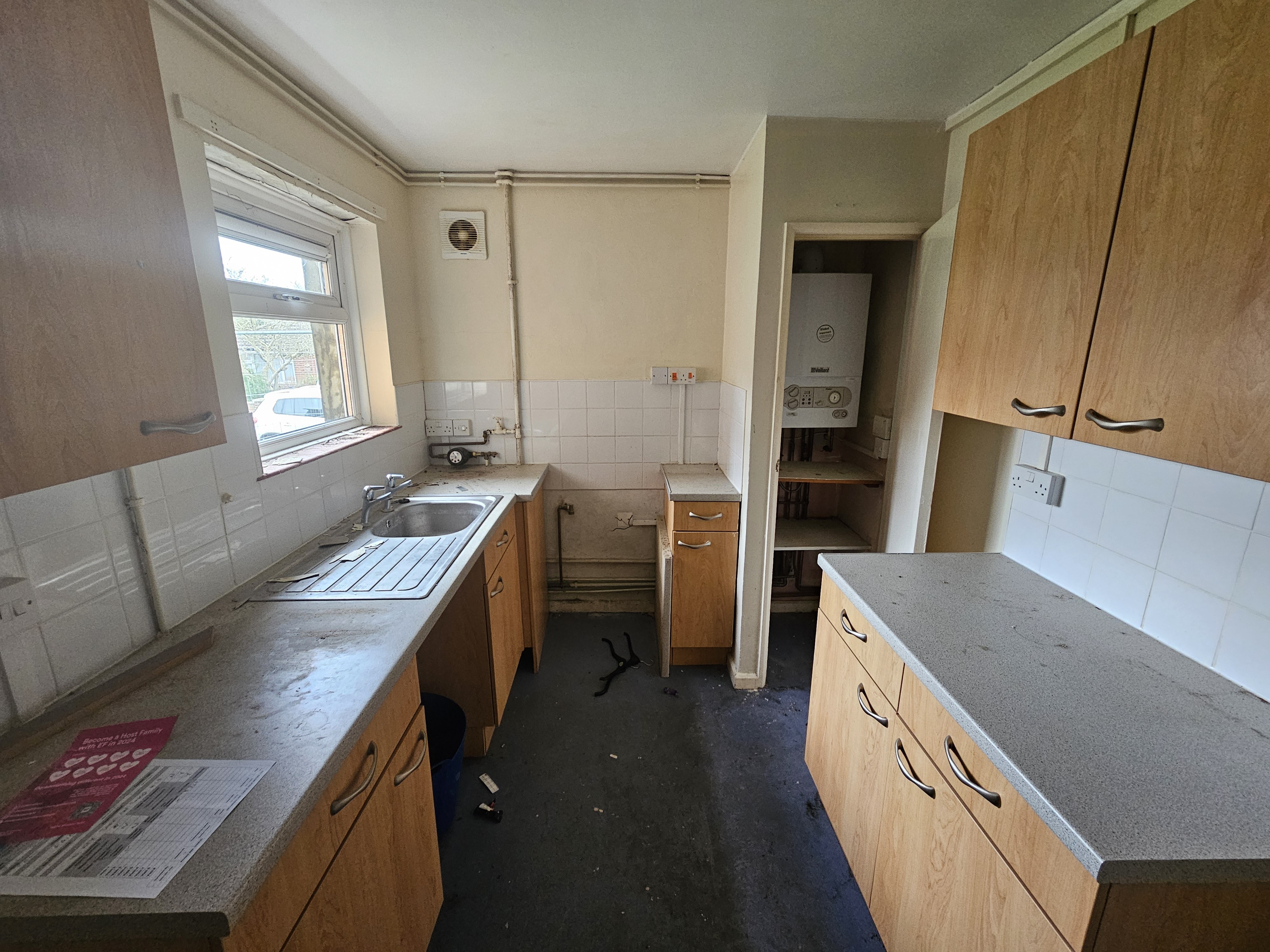 VACANT - Freehold Detached Building