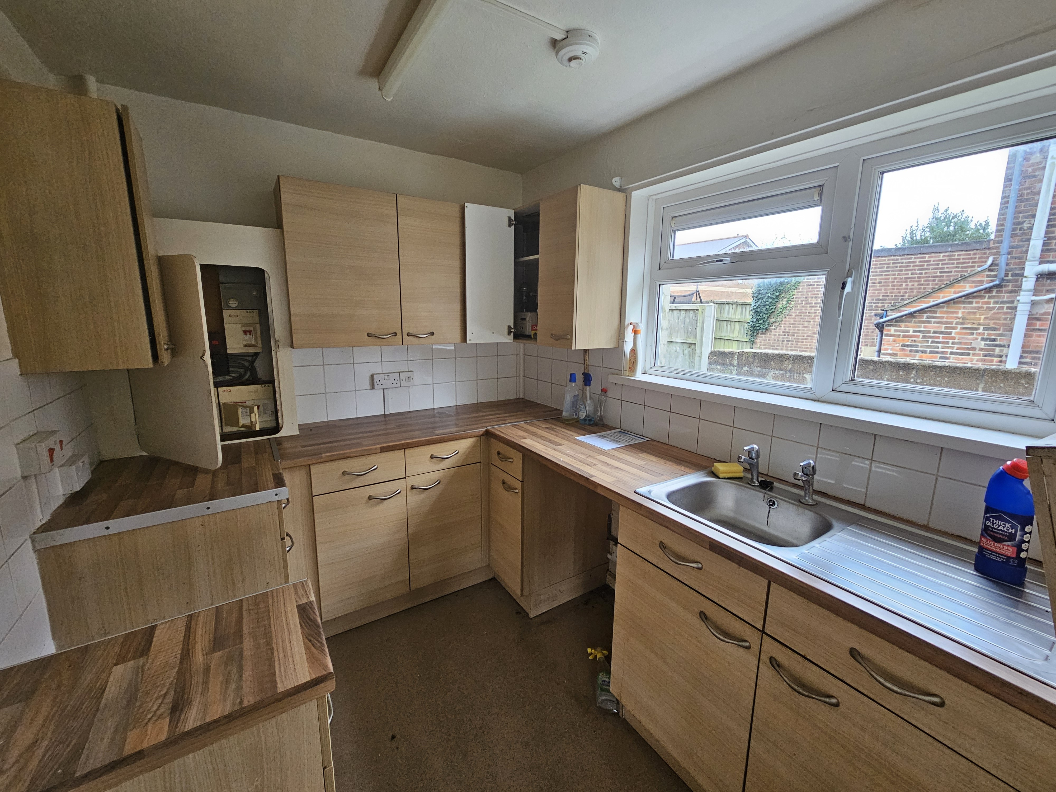 VACANT - Freehold Detached Building