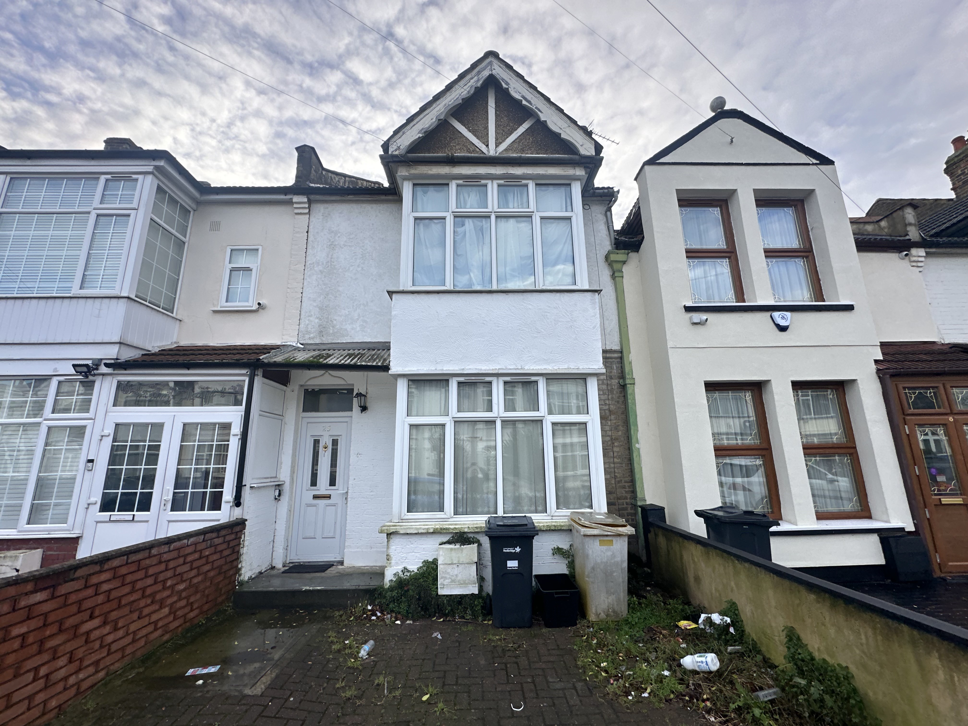 VACANT - Freehold Mid Terrace House with Planning Permission for Rear Extension and Loft Conversion