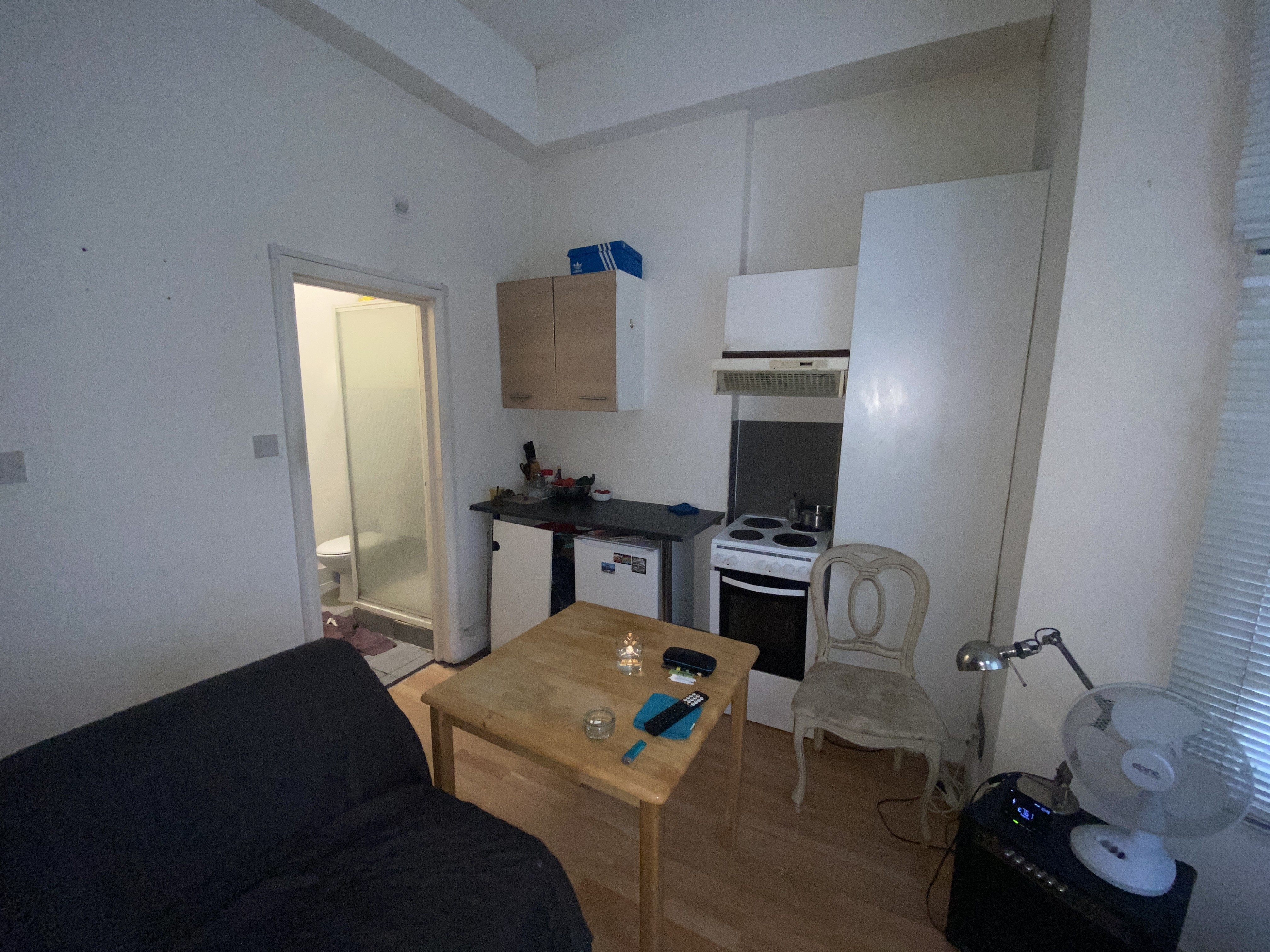 INVESTMENT - Freehold Mid Terrace Building 