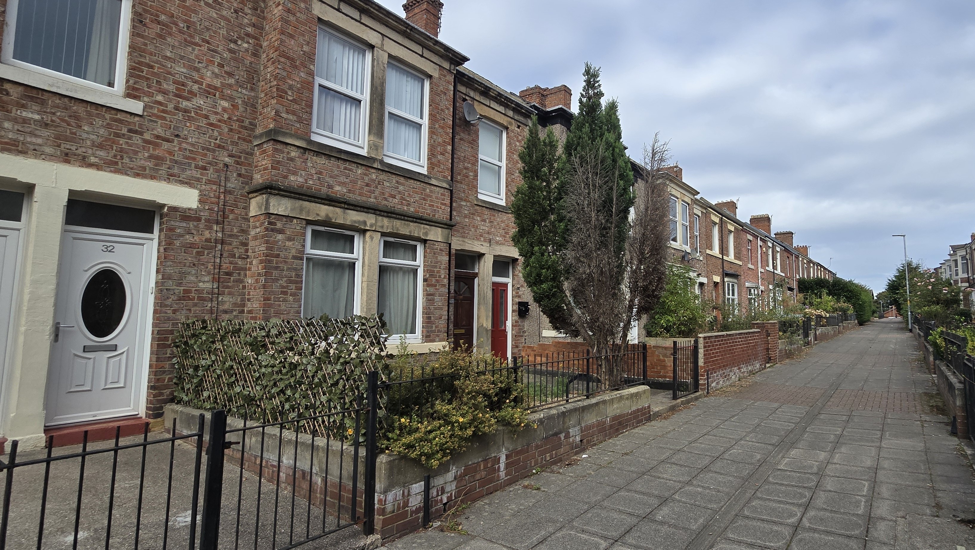 INVESTMENT - Freehold Mid Terrace Building