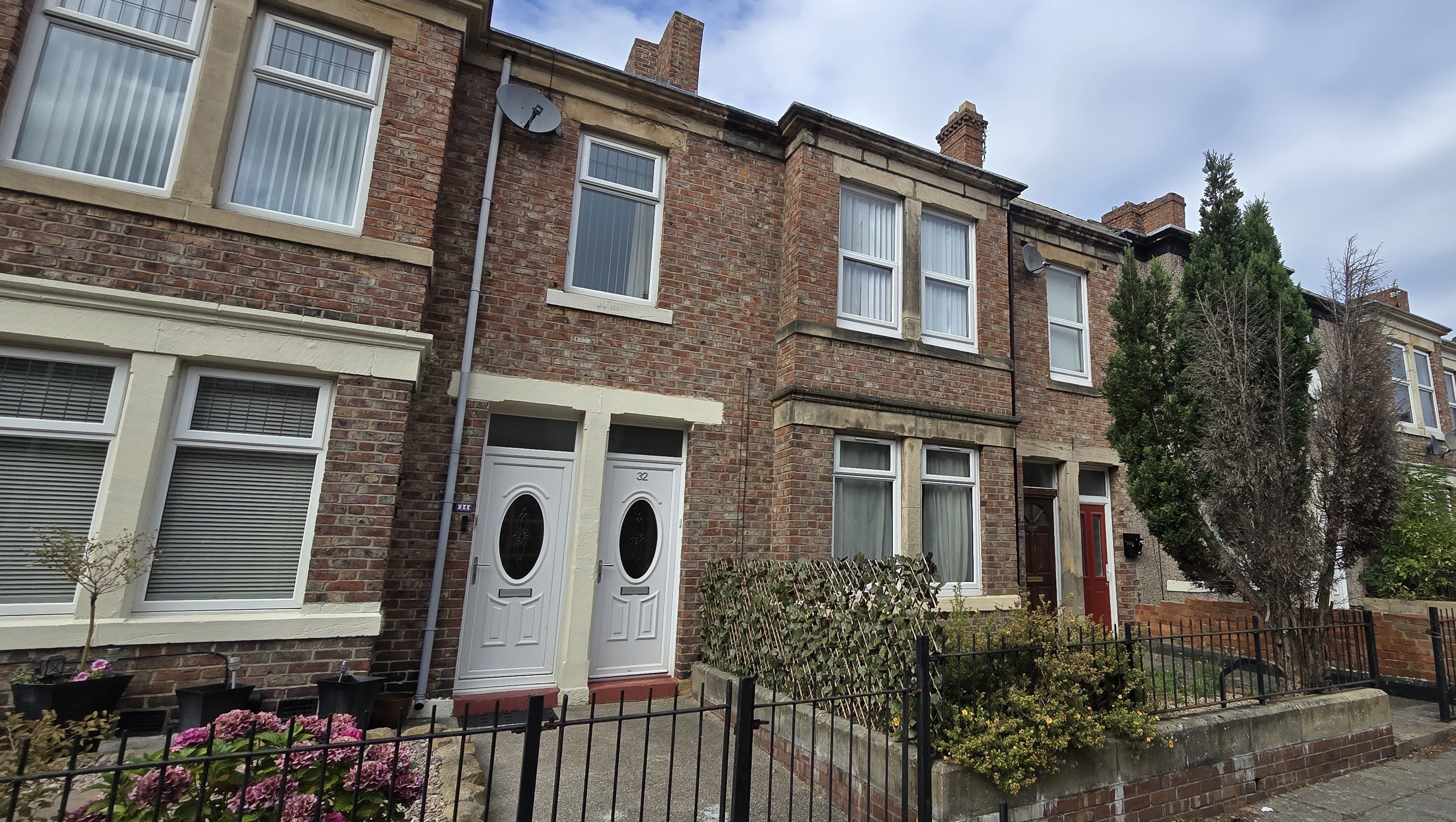 INVESTMENT - Freehold Mid Terrace Building