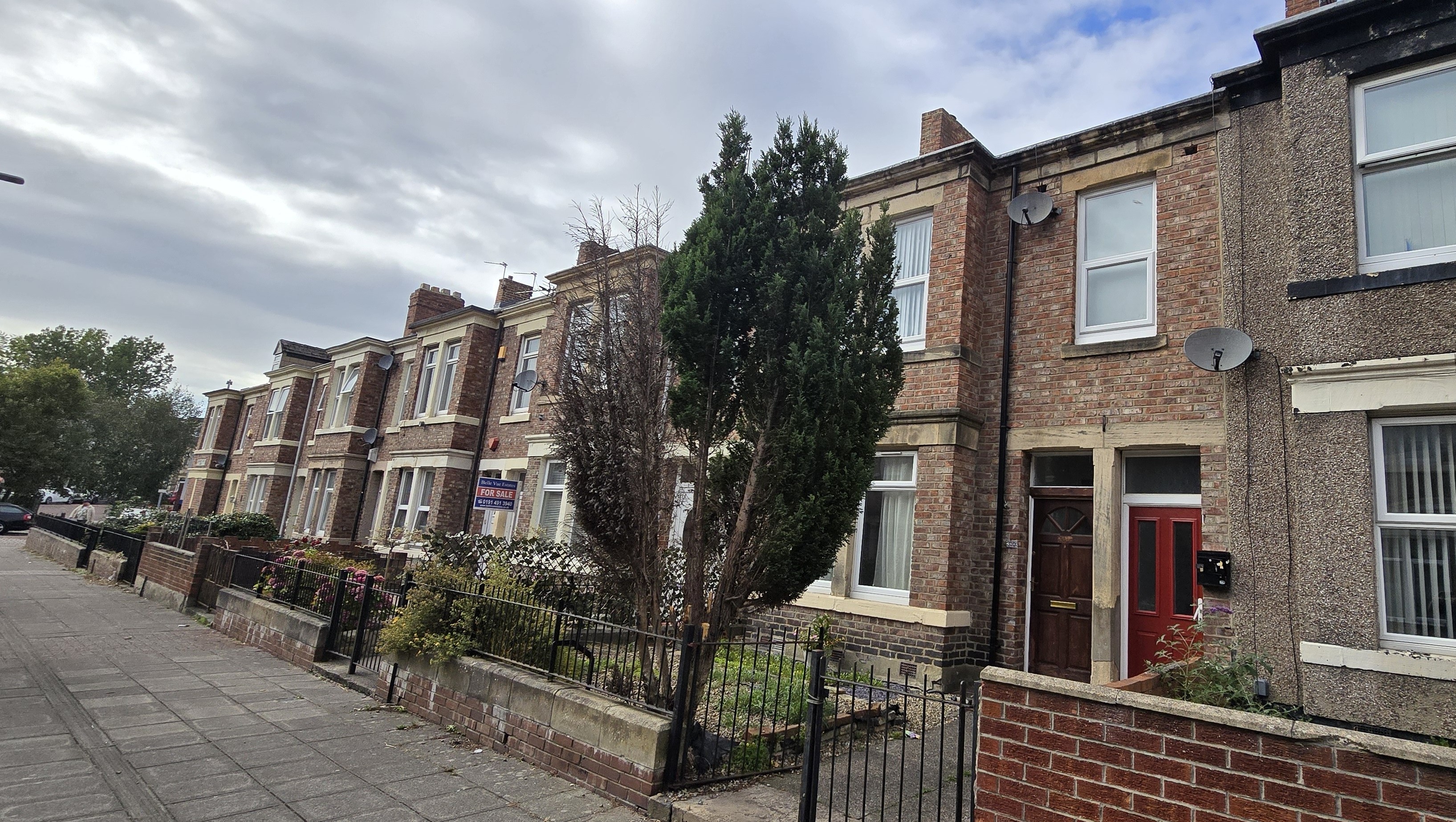INVESTMENT - Freehold Mid Terrace Building