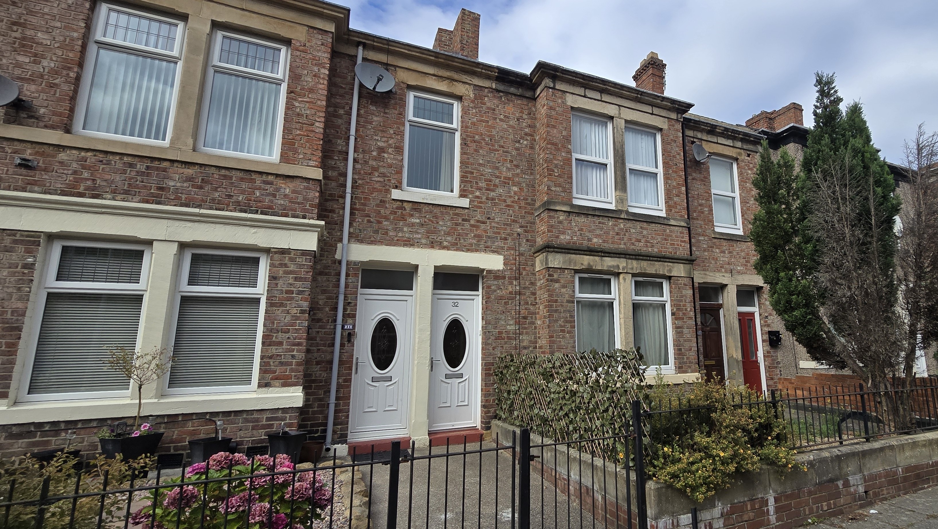 INVESTMENT - Freehold Mid Terrace Building