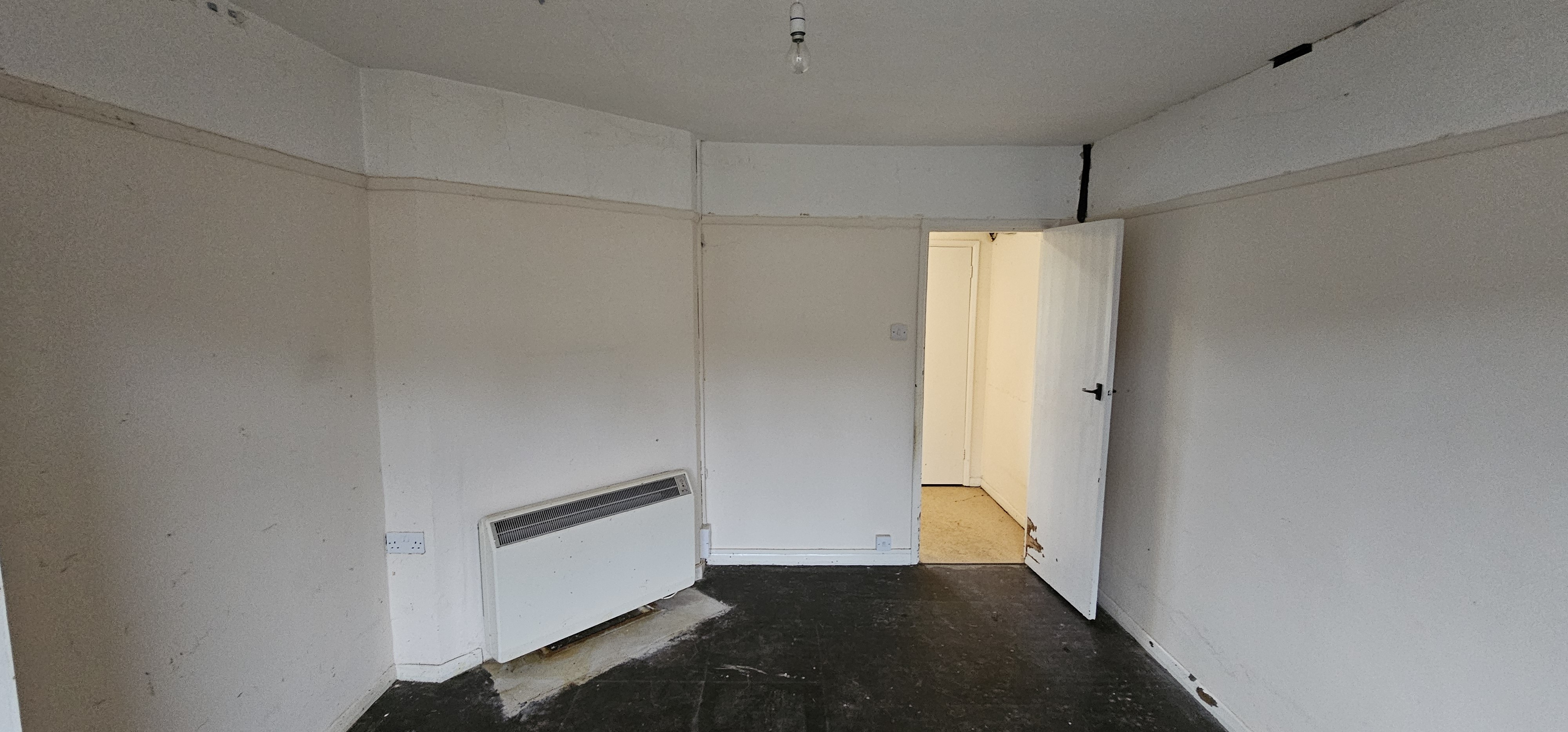 VACANT - Freehold Mid Terrace Bungalow