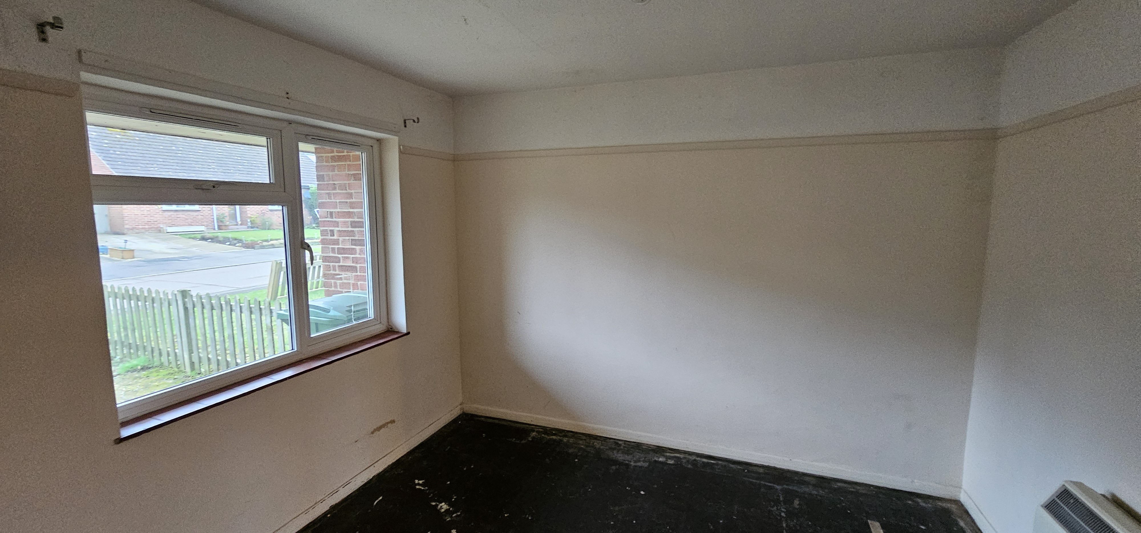 VACANT - Freehold Mid Terrace Bungalow
