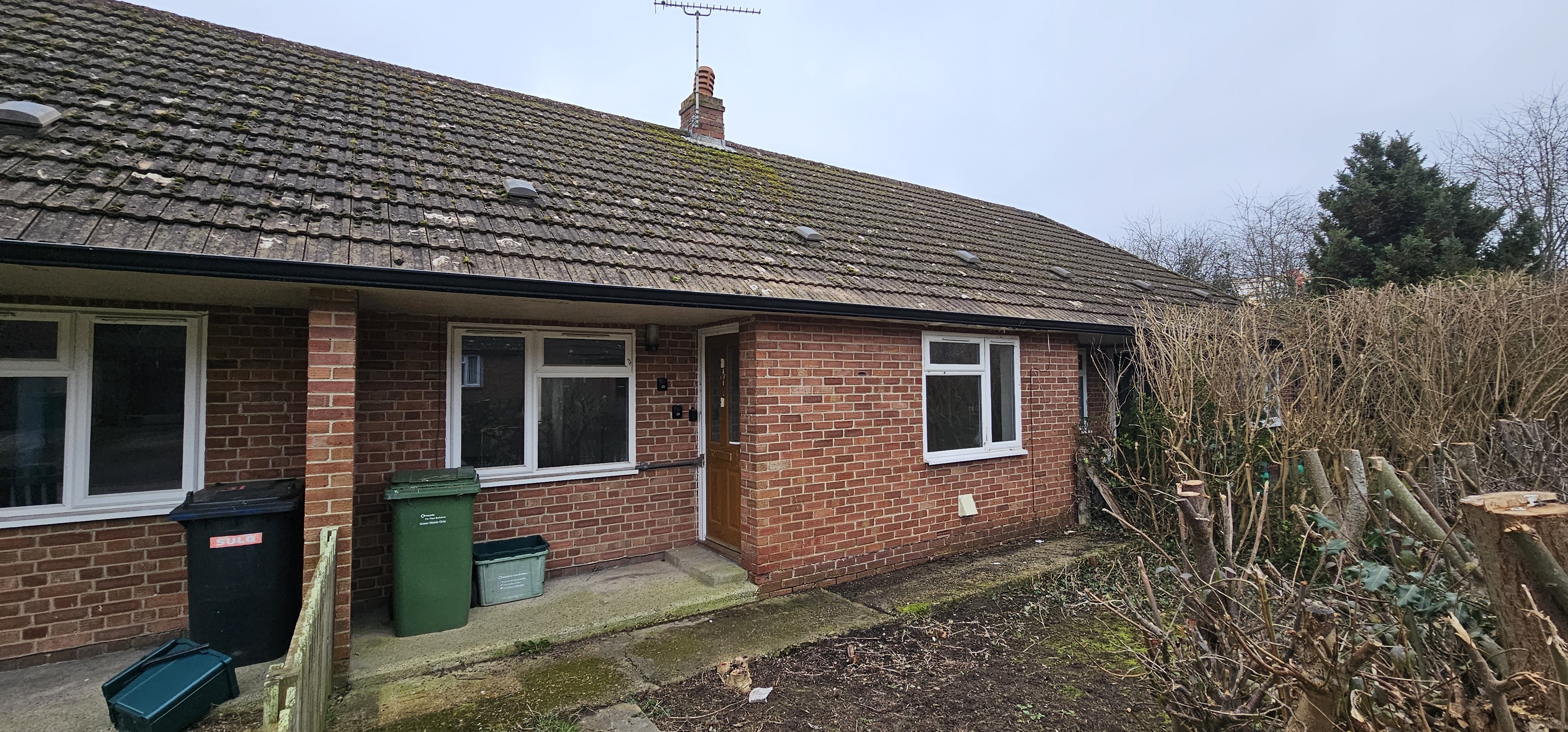 VACANT - Freehold Mid Terrace Bungalow