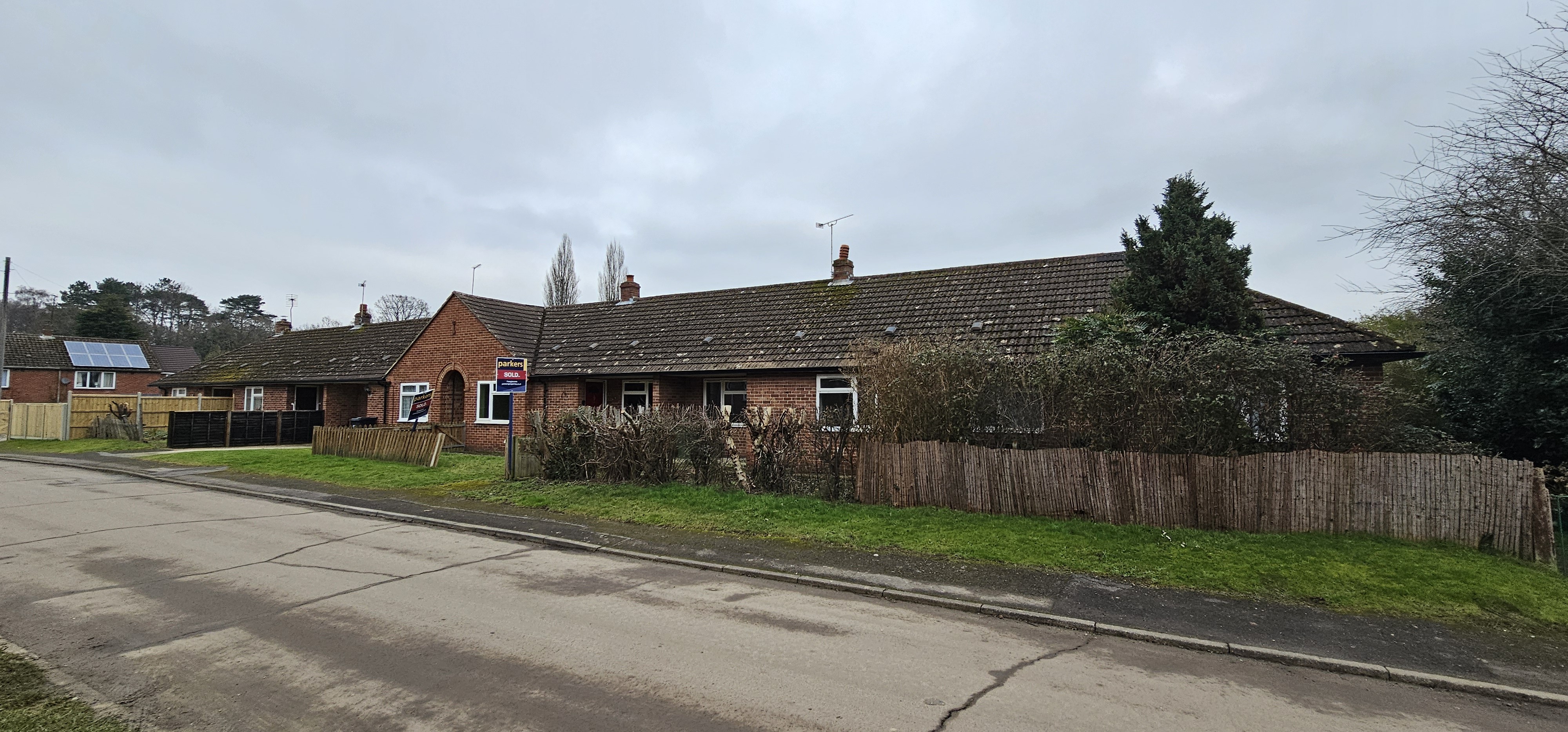 VACANT - Freehold Mid Terrace Bungalow
