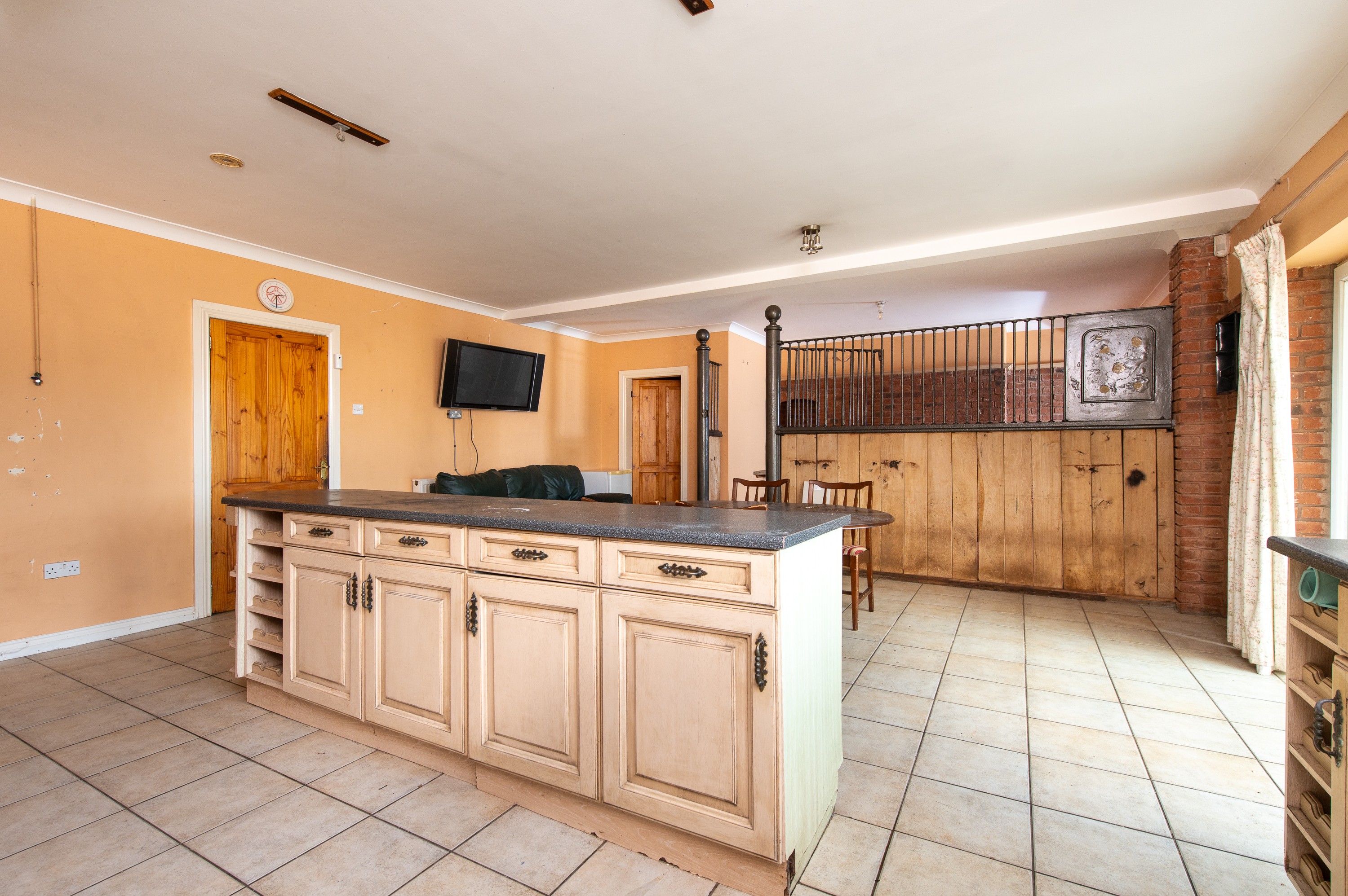 VACANT - Freehold Detached House with Outbuildings 