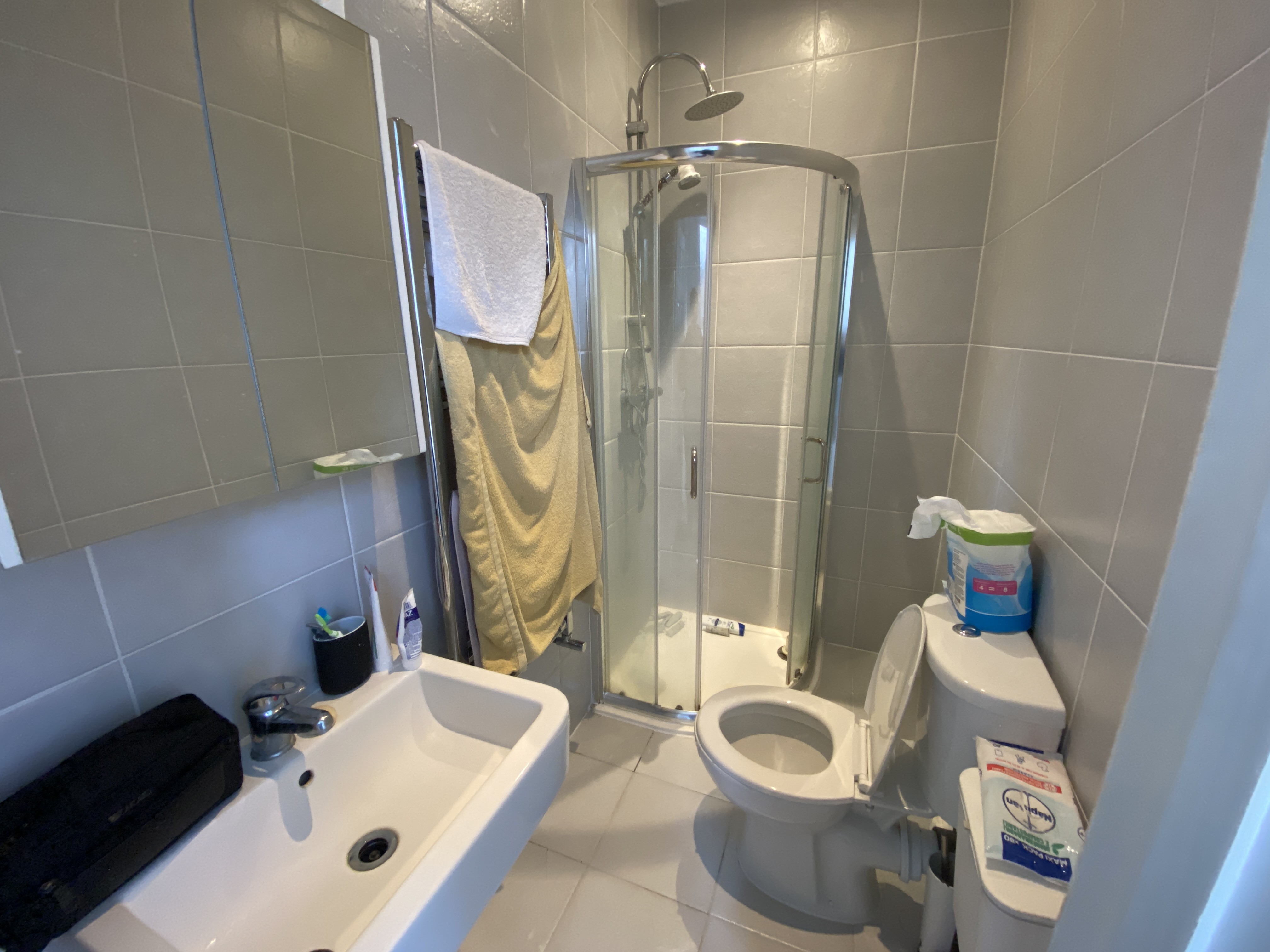INVESTMENT - Freehold Mid Terrace Building