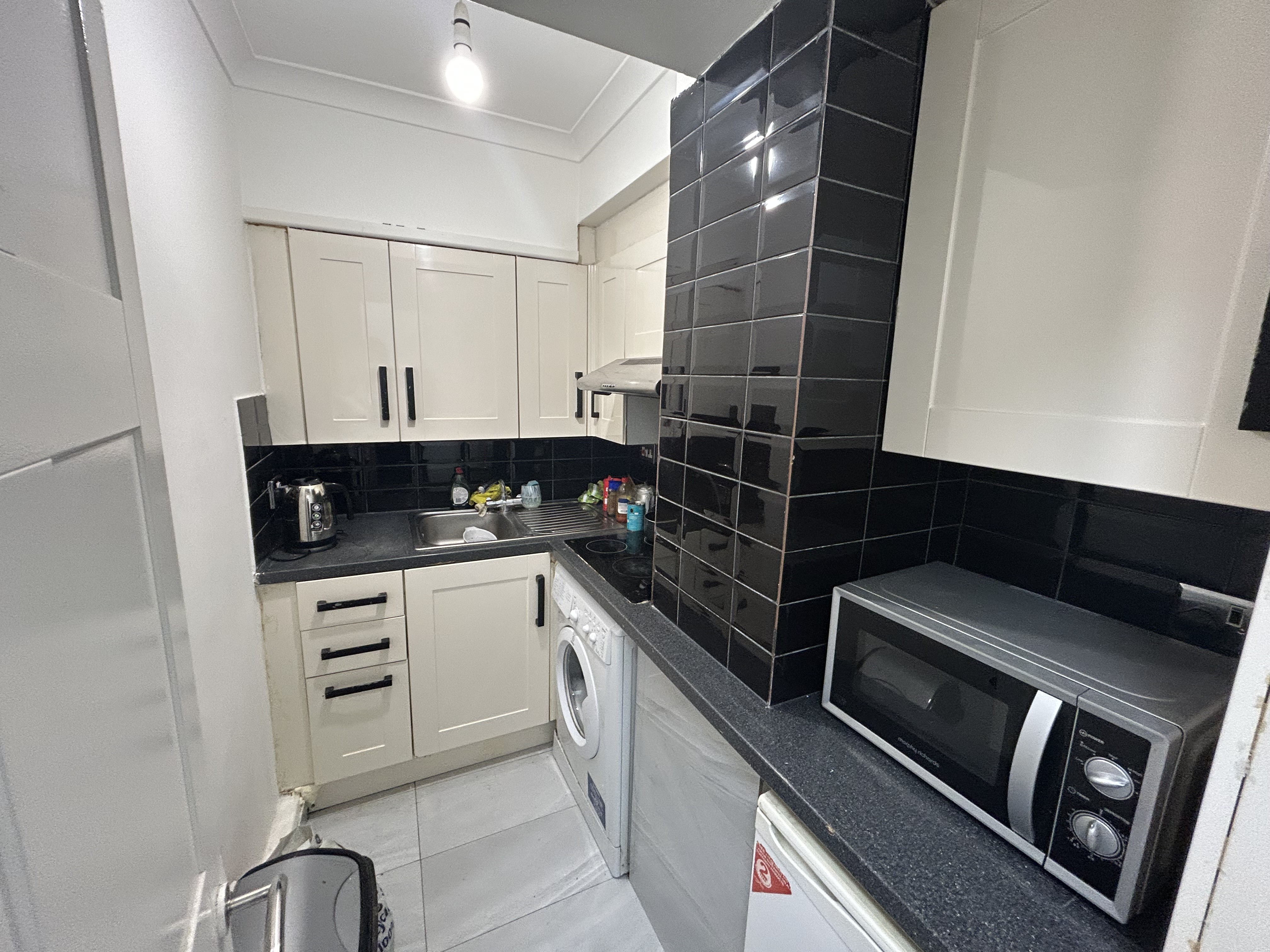 INVESTMENT - Leasehold Self Contained Second Floor Studio Flat 
