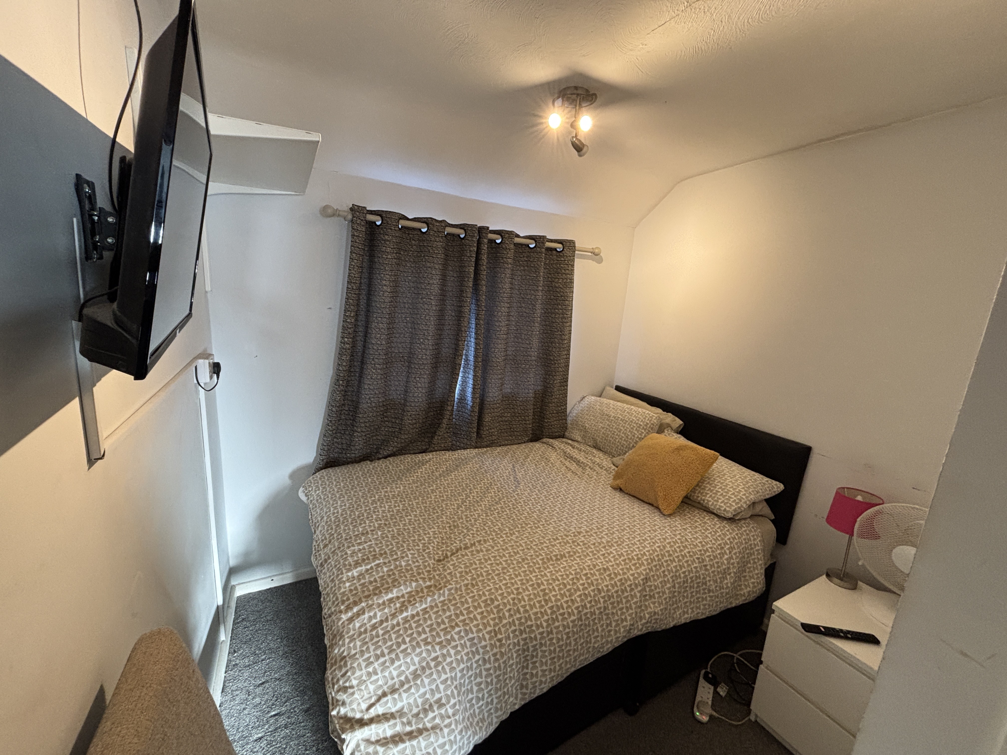 INVESTMENT - Freehold Semi Detached House 