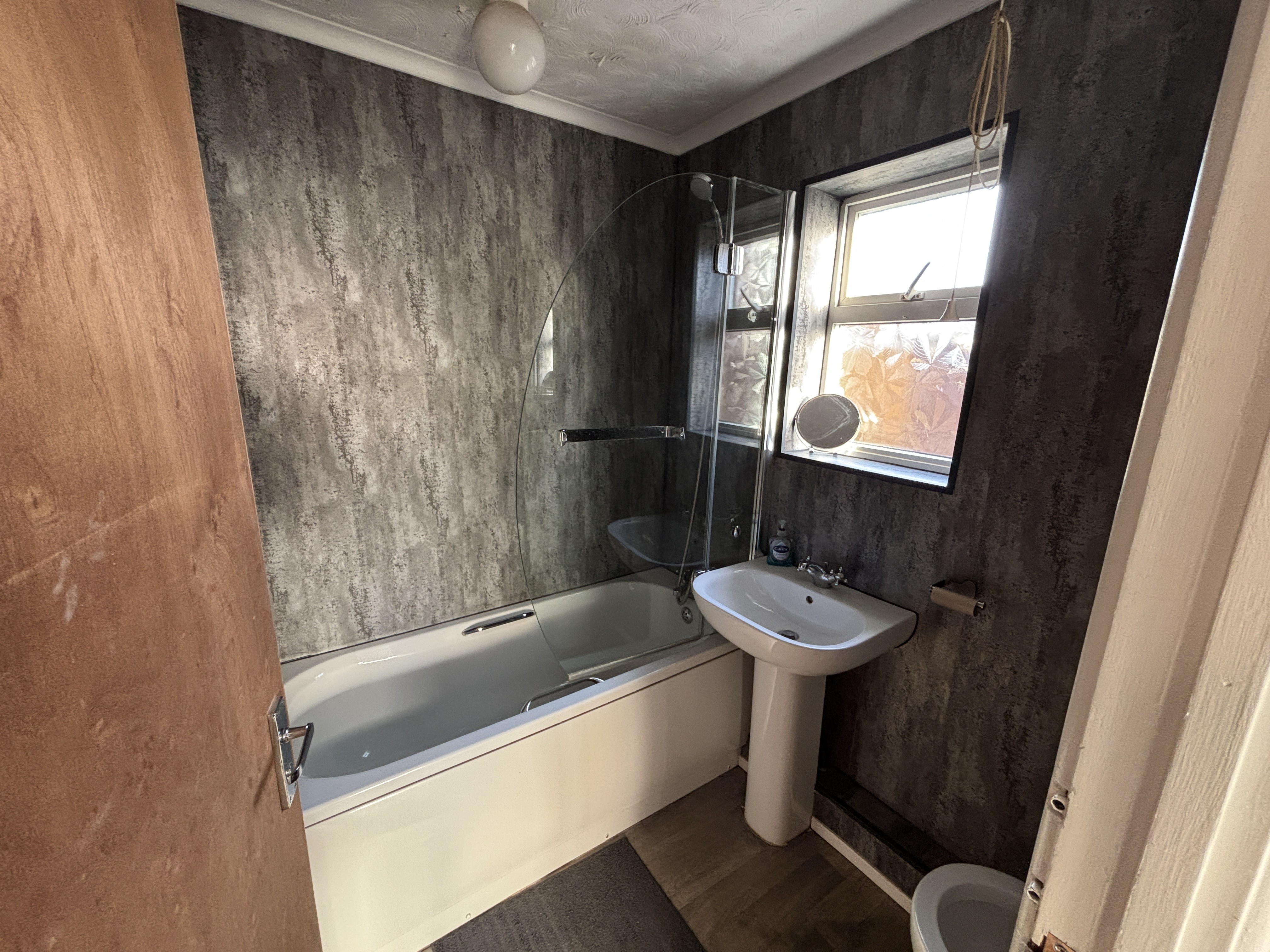 INVESTMENT - Freehold Semi Detached House 
