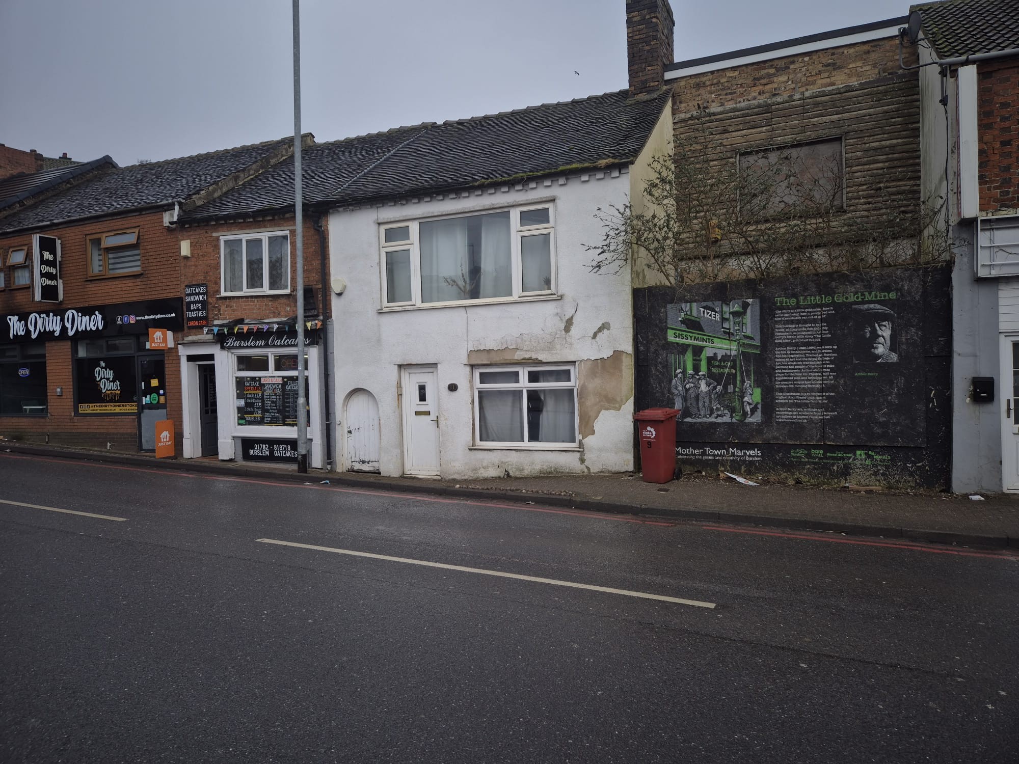 VACANT - Freehold Mid Terrace Building