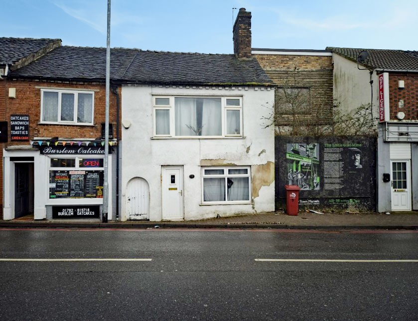 VACANT - Freehold Mid Terrace Building