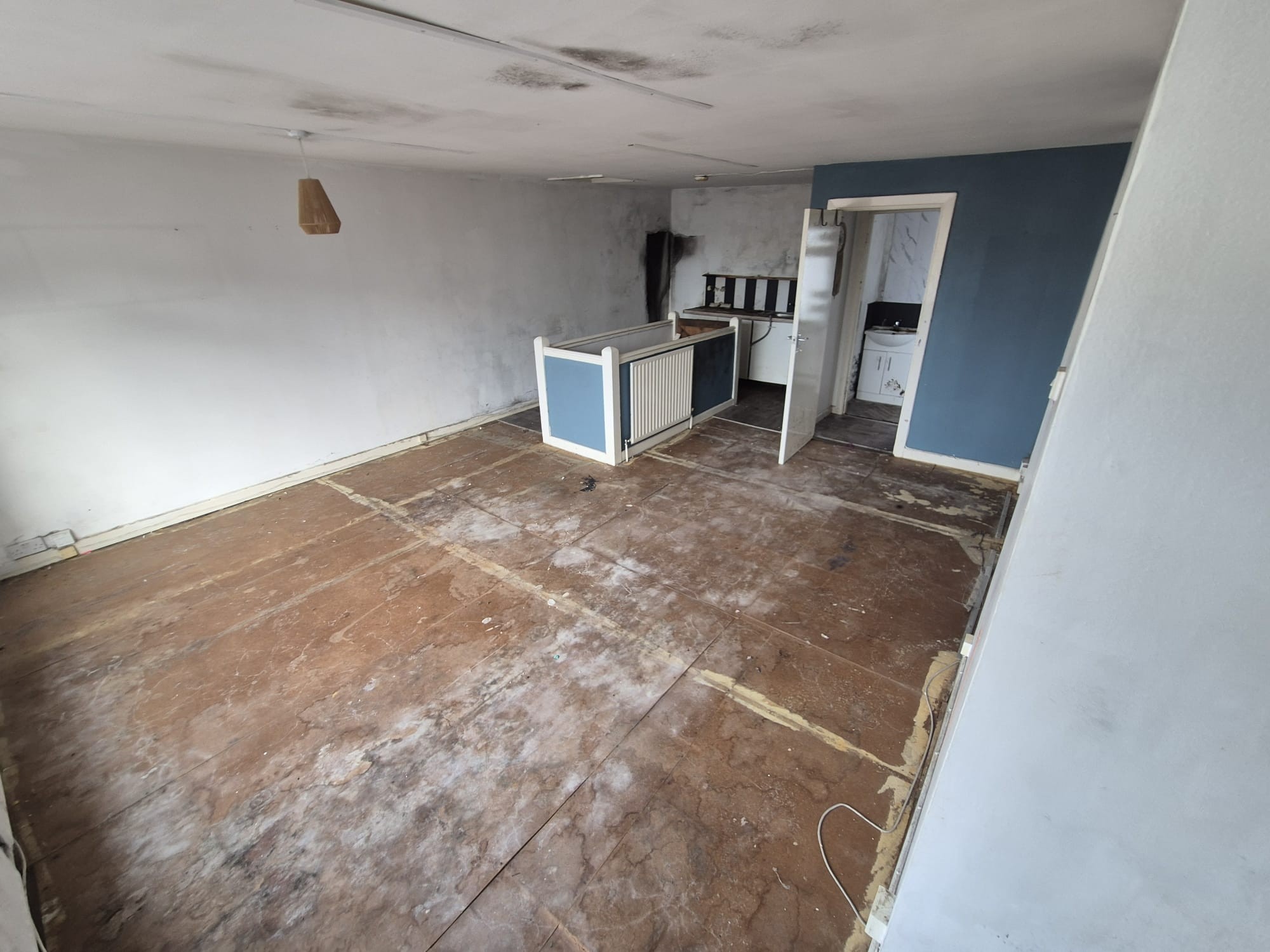 VACANT - Freehold Mid Terrace Building