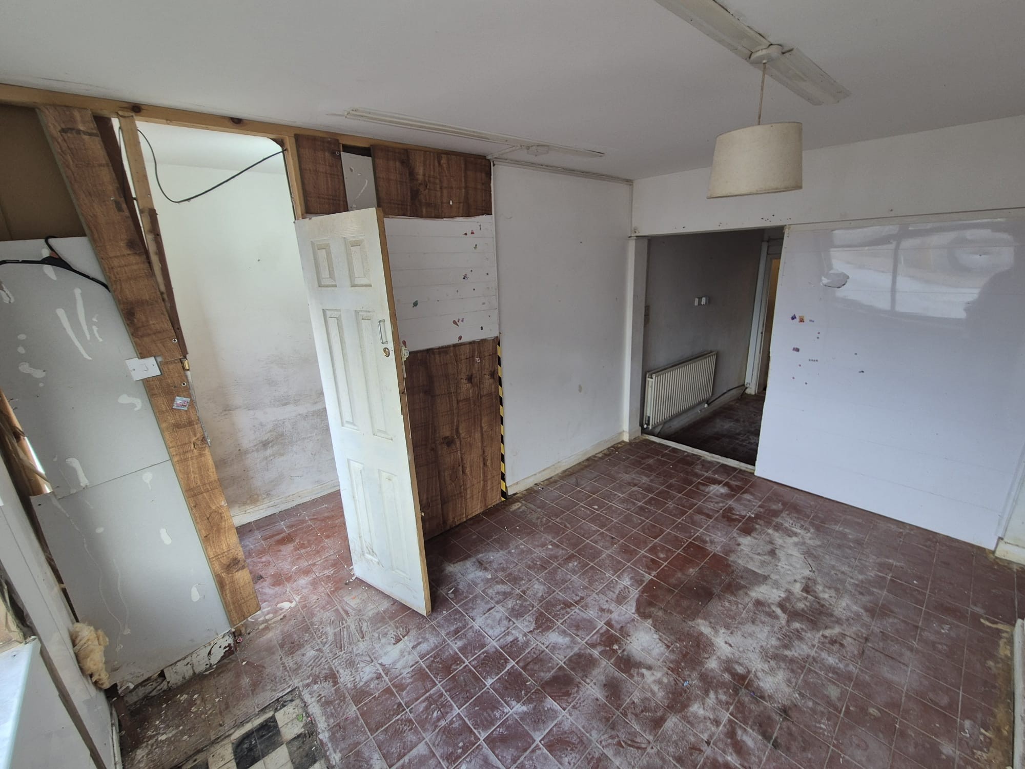 VACANT - Freehold Mid Terrace Building