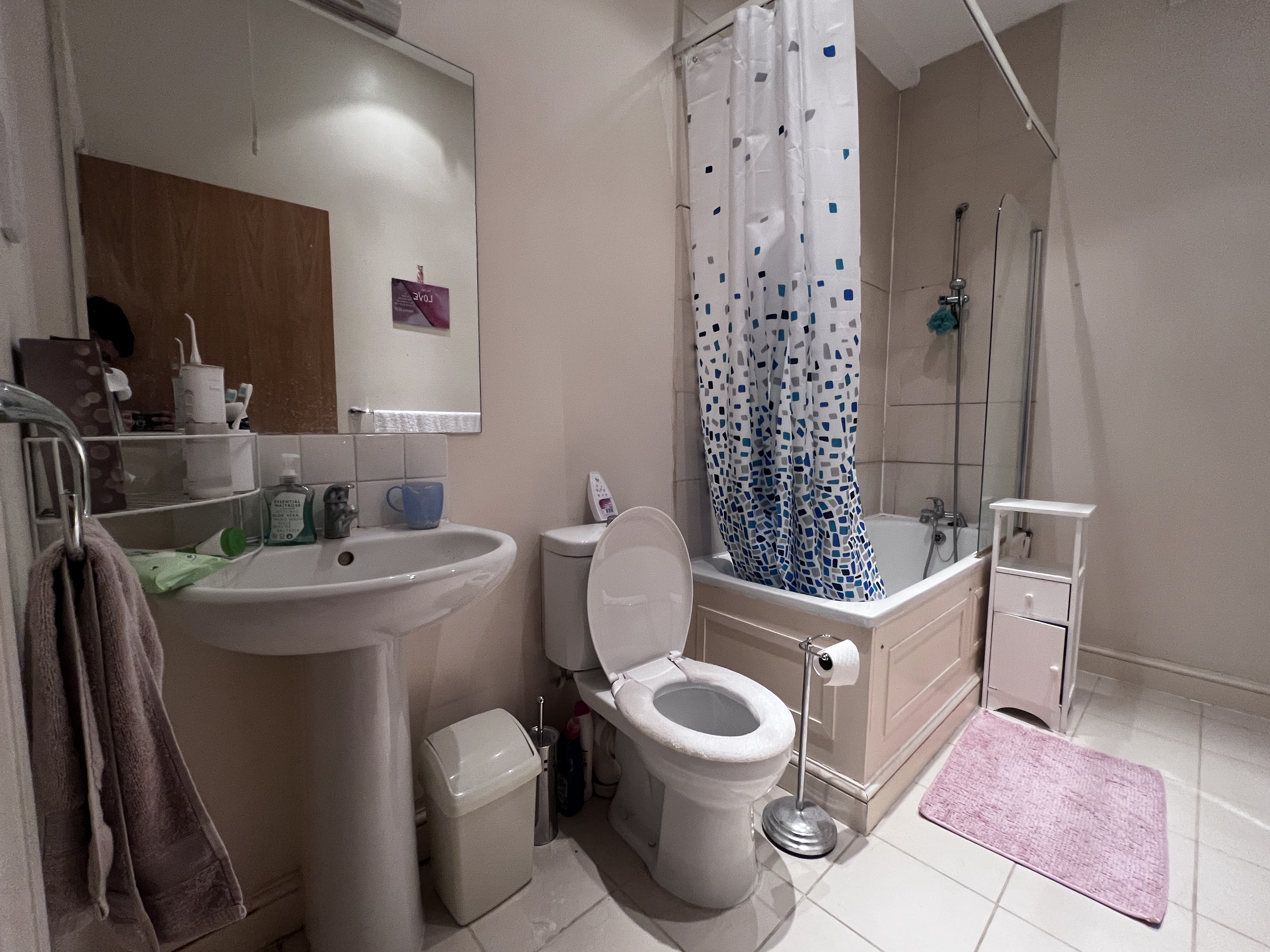 VACANT - Long Leasehold Self Contained Second Floor Flat