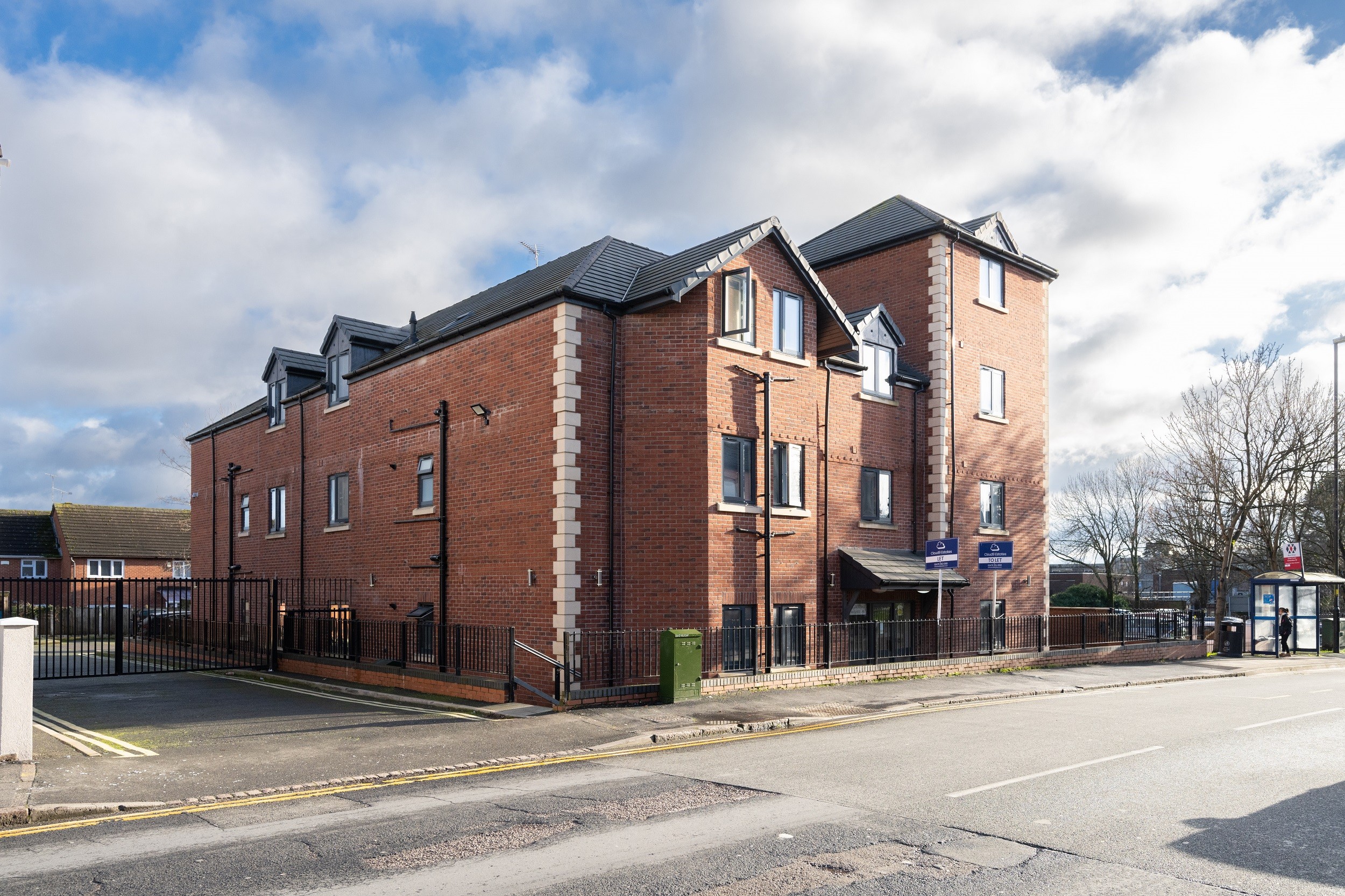 INVESTMENT - Freehold HMO Building 