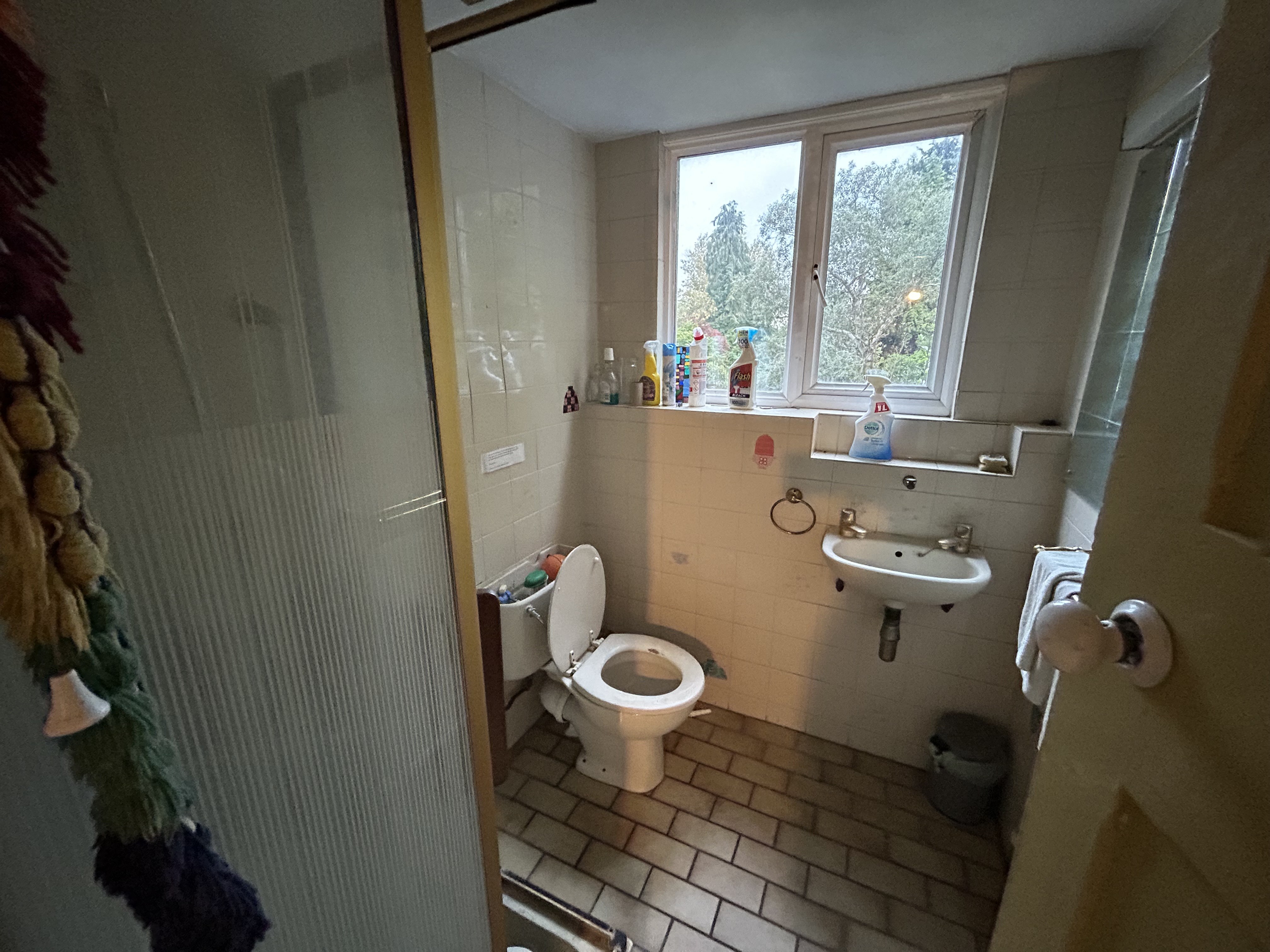 VACANT - Freehold Attractive Detached Building and Garage with Planning Permission