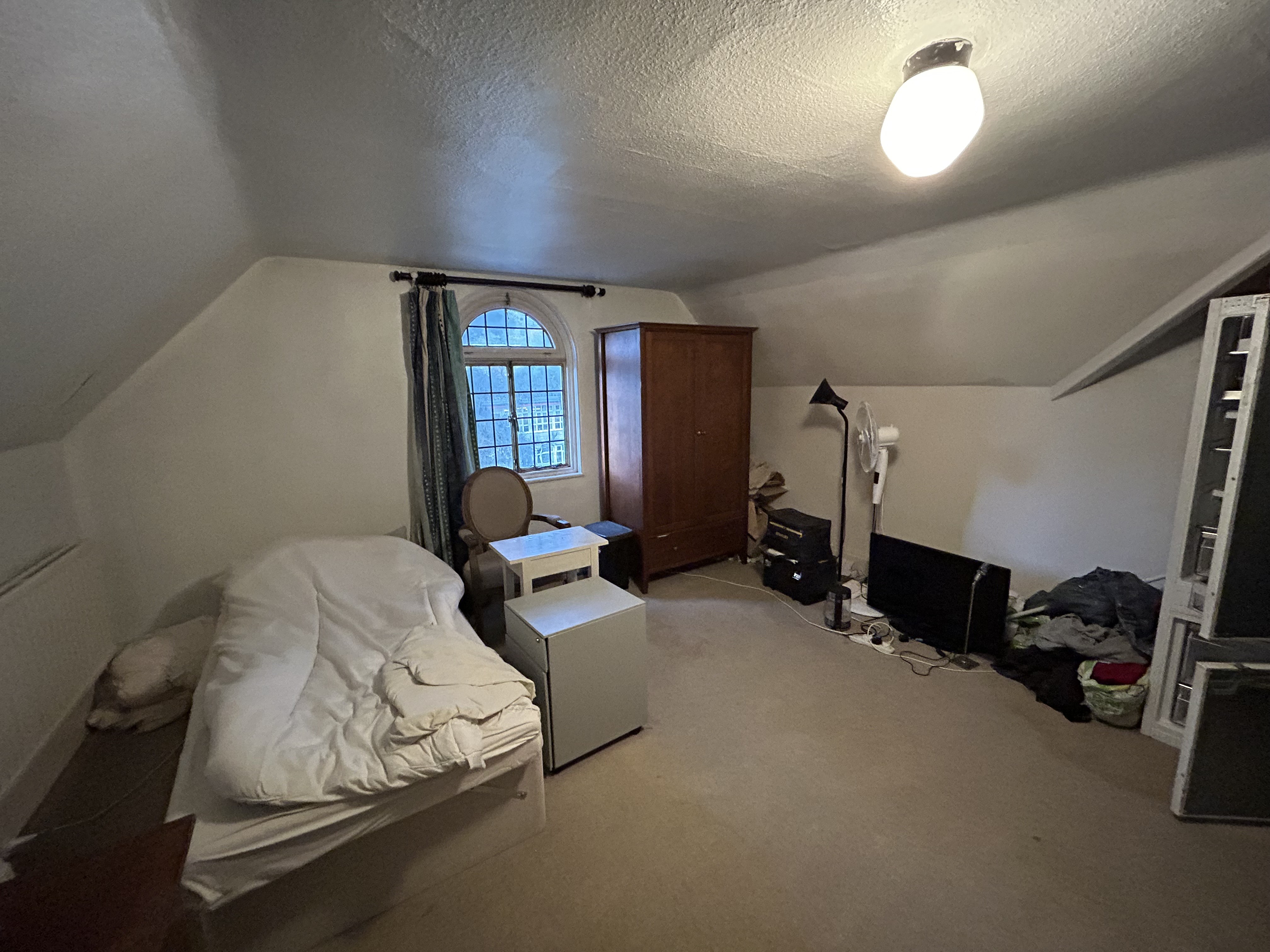 VACANT - Freehold Attractive Detached Building and Garage with Planning Permission