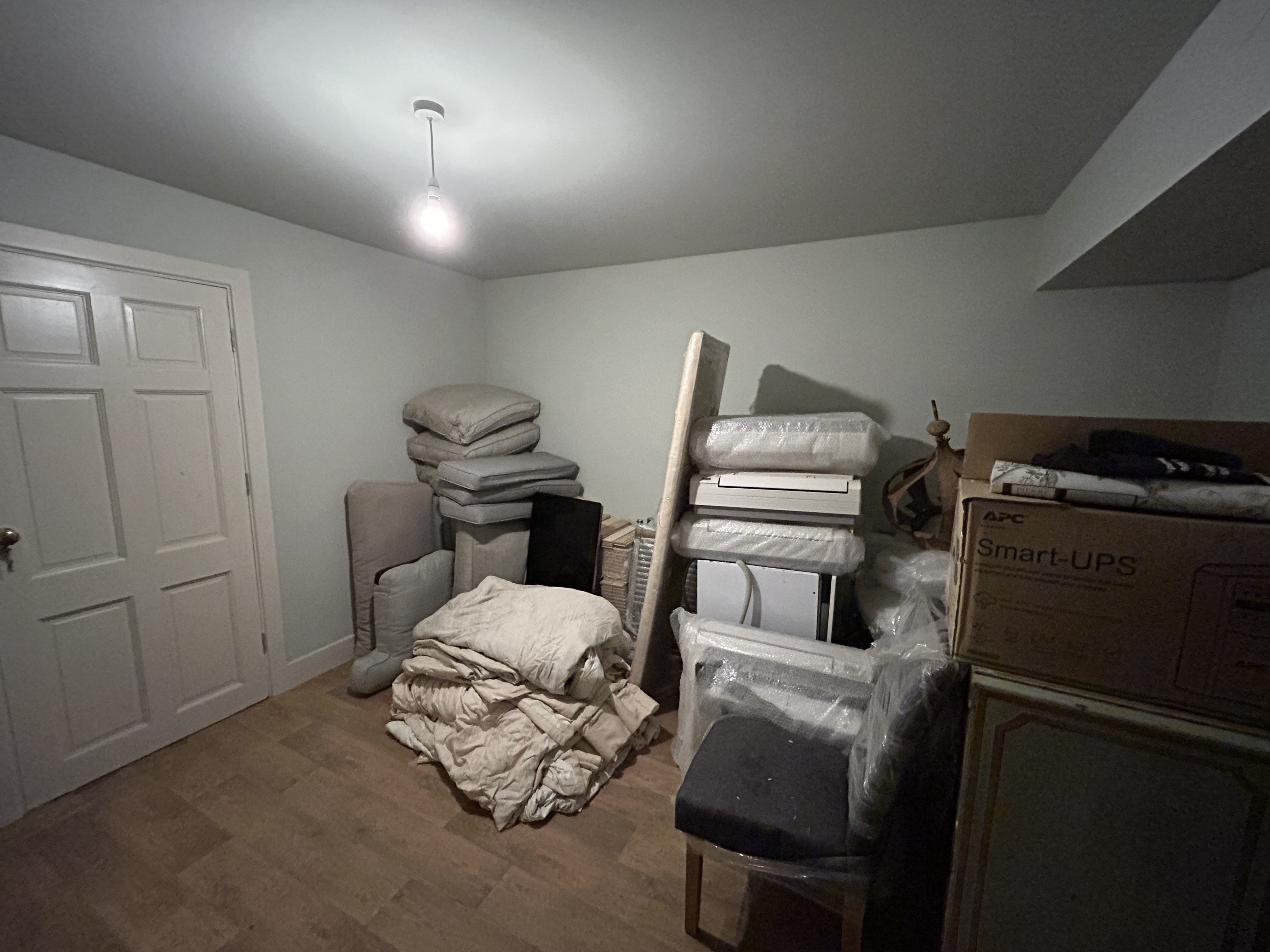 VACANT - Freehold Attractive Detached Building and Garage with Planning Permission