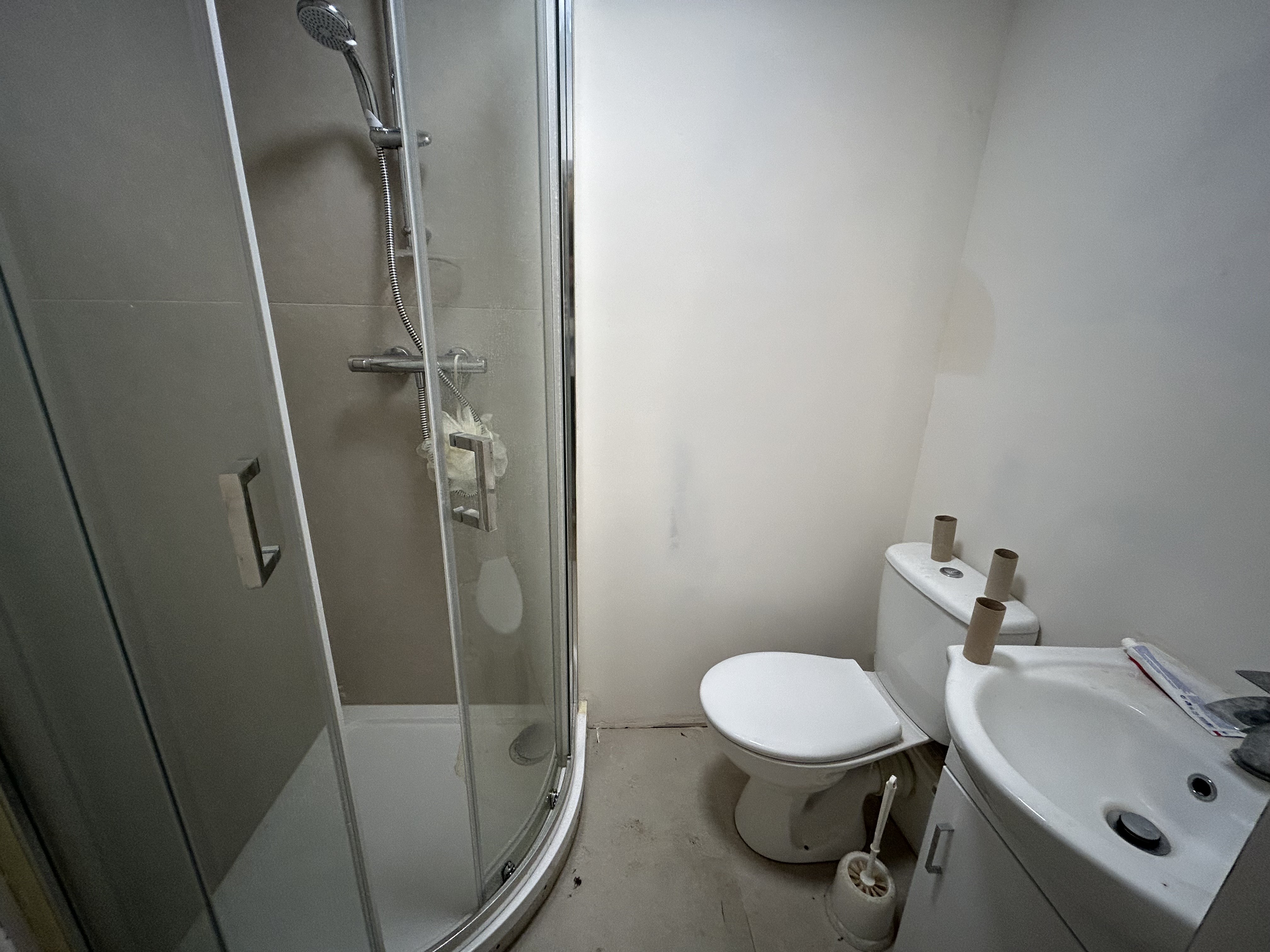 VACANT - Freehold Attractive Detached Building and Garage with Planning Permission