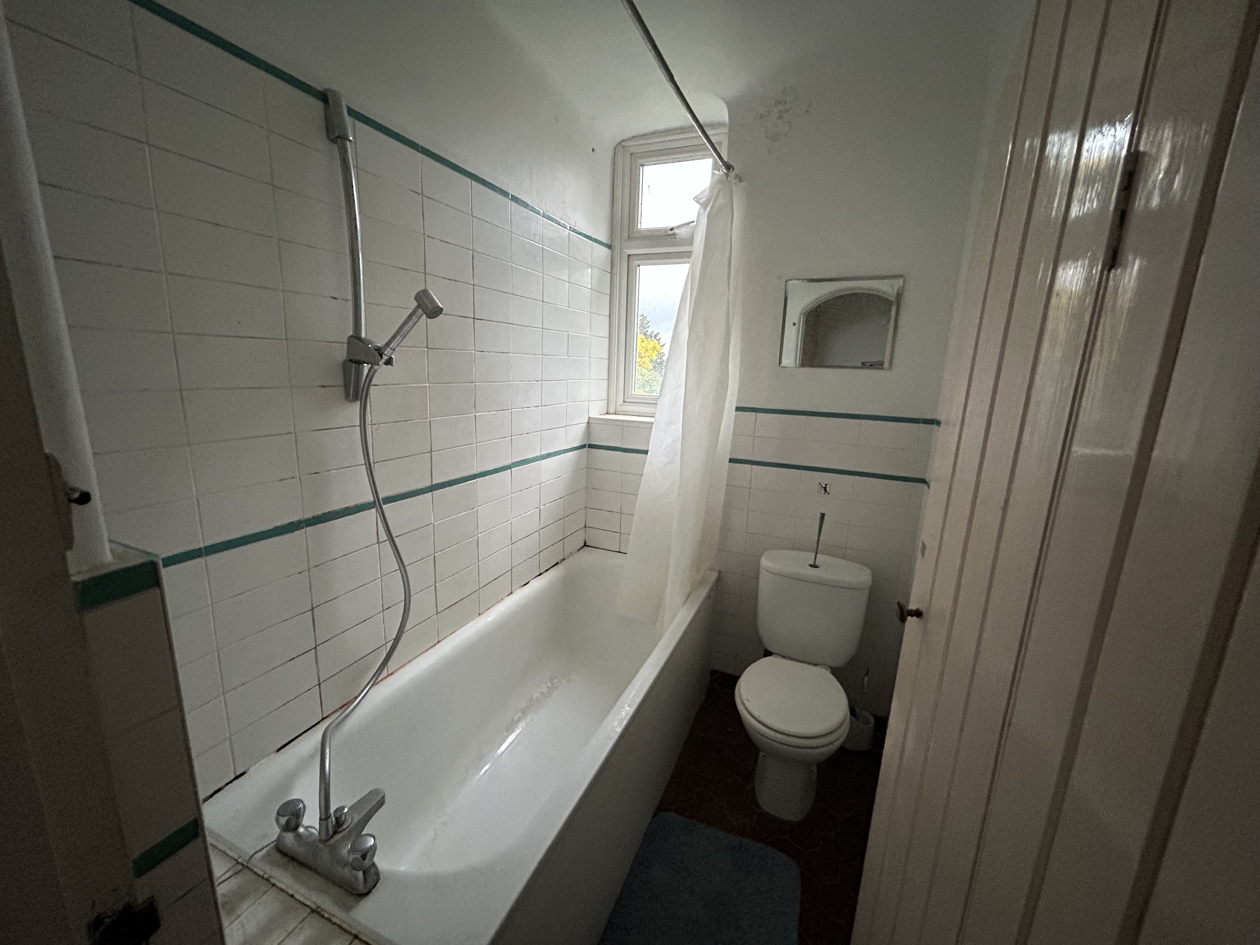 VACANT - Freehold Attractive Detached Building and Garage with Planning Permission