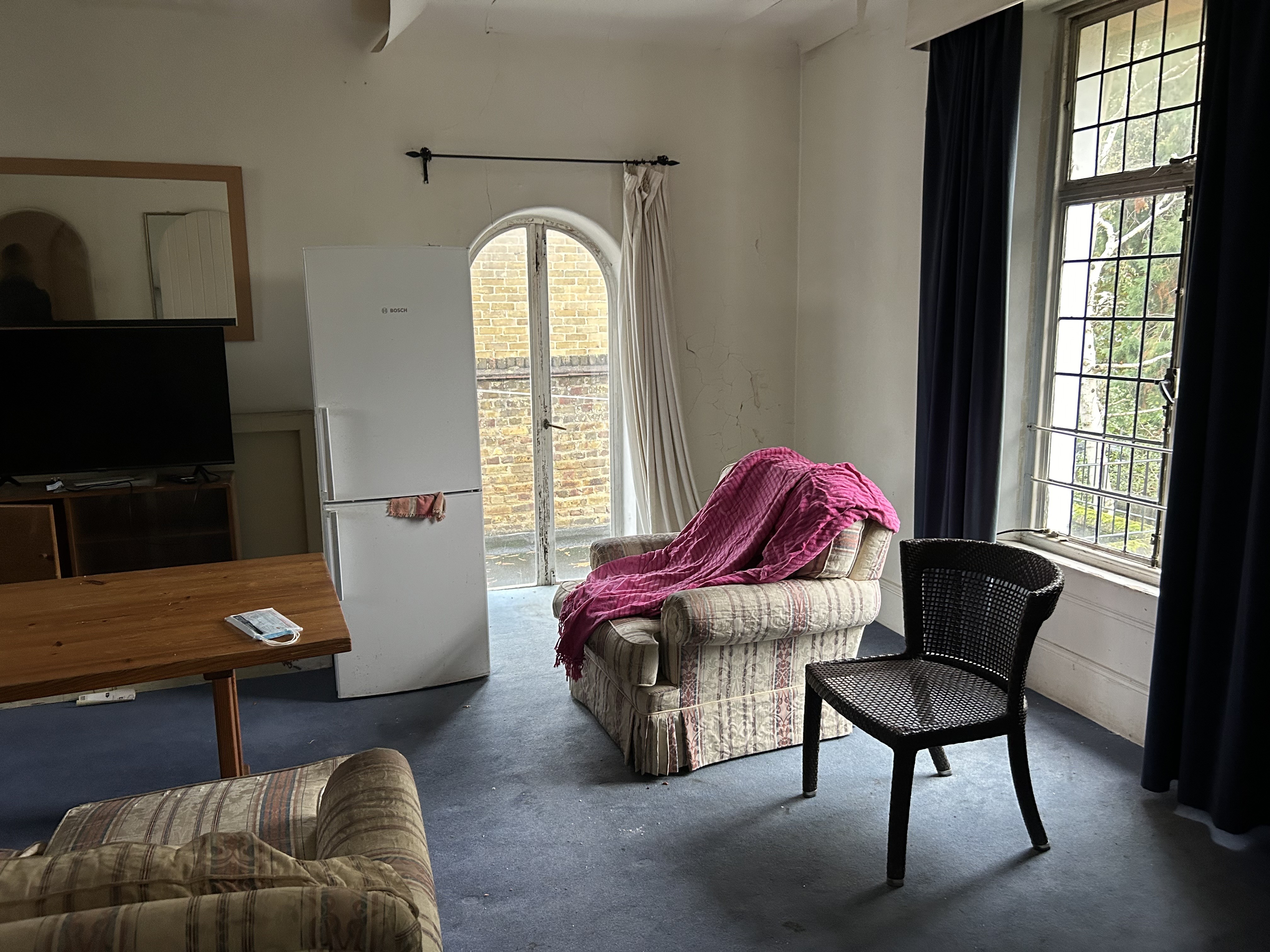 VACANT - Freehold Attractive Detached Building and Garage with Planning Permission