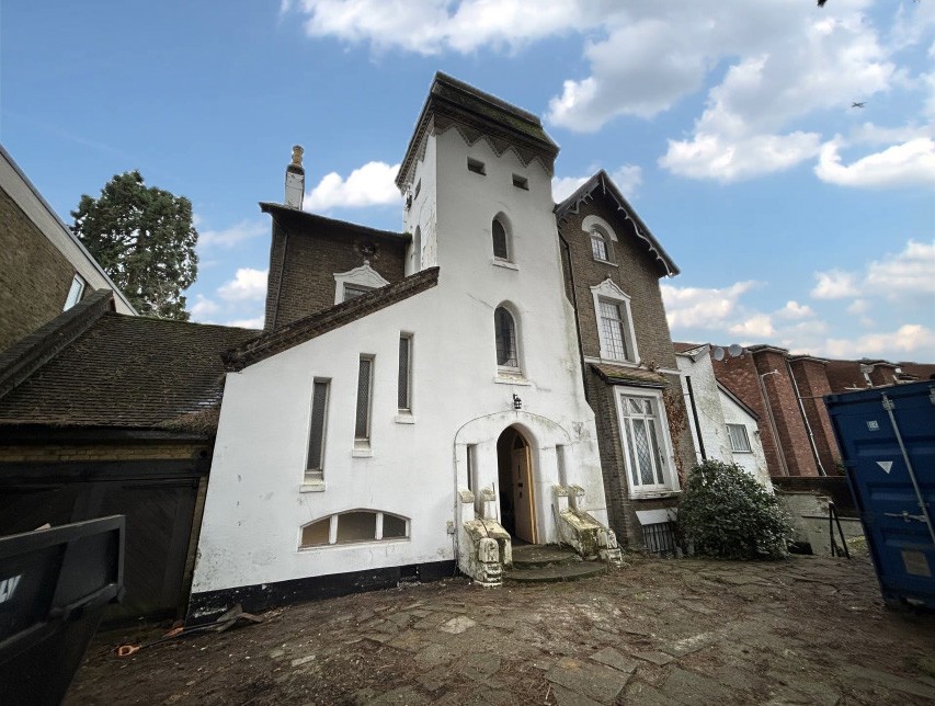 VACANT - Freehold Attractive Detached Building and Garage with Planning Permission