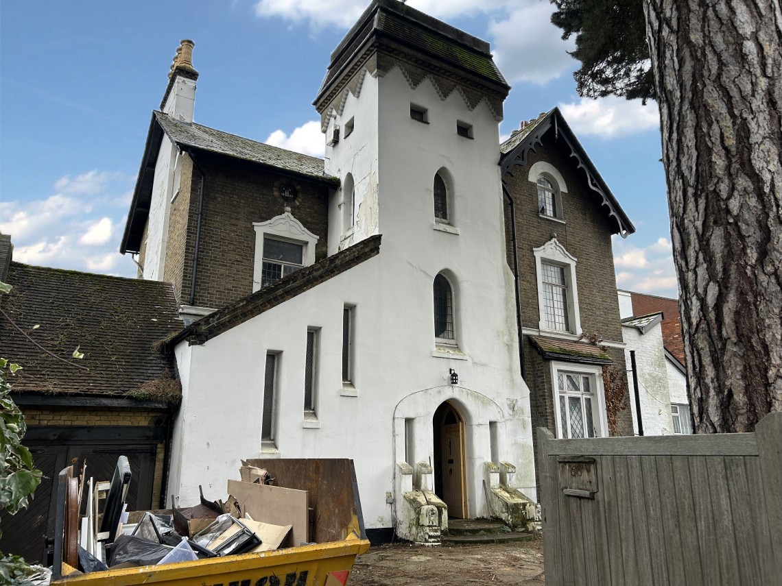 VACANT - Freehold Attractive Detached Building and Garage with Planning Permission