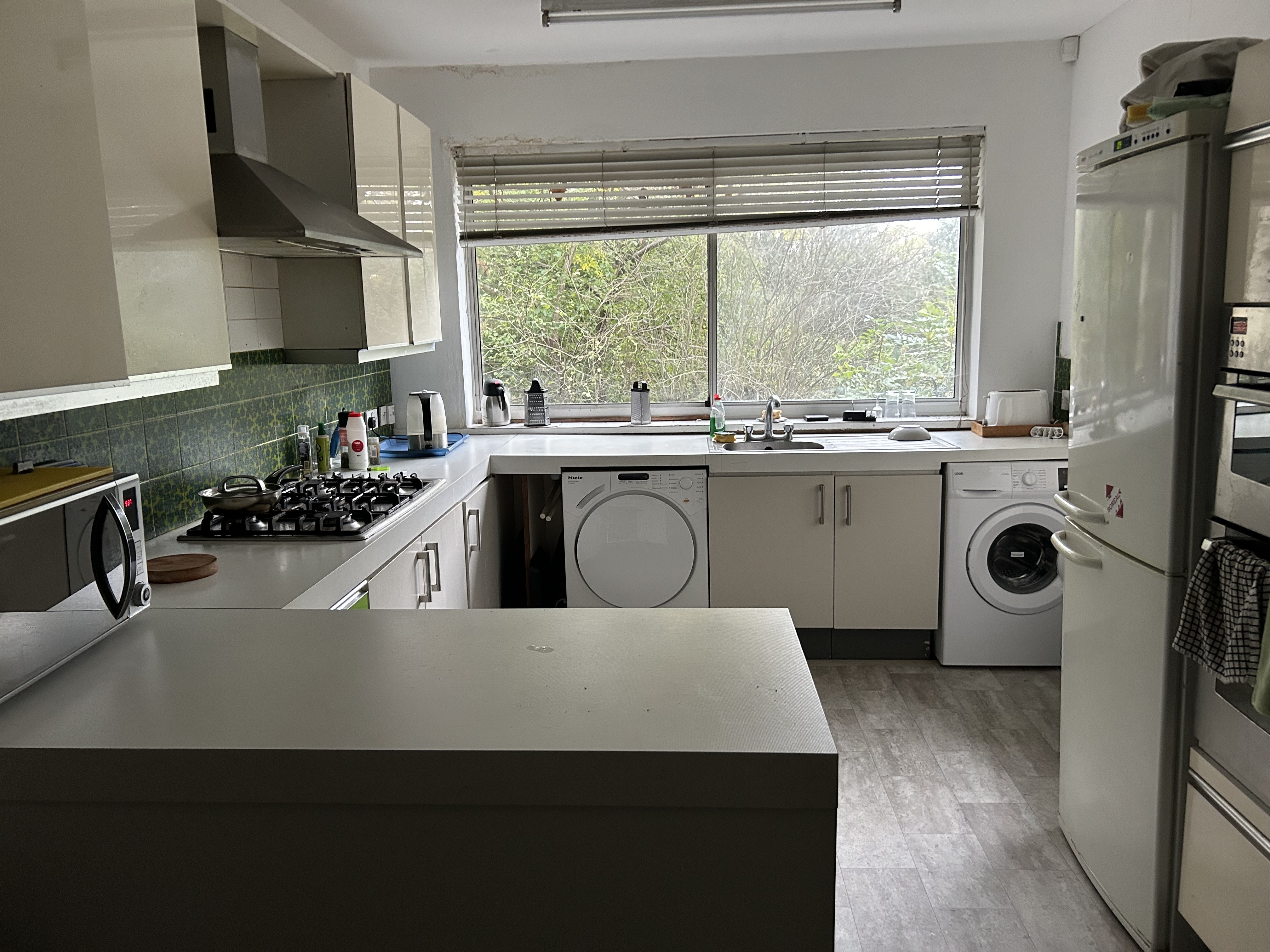 VACANT - Freehold Attractive Detached Building and Garage with Planning Permission