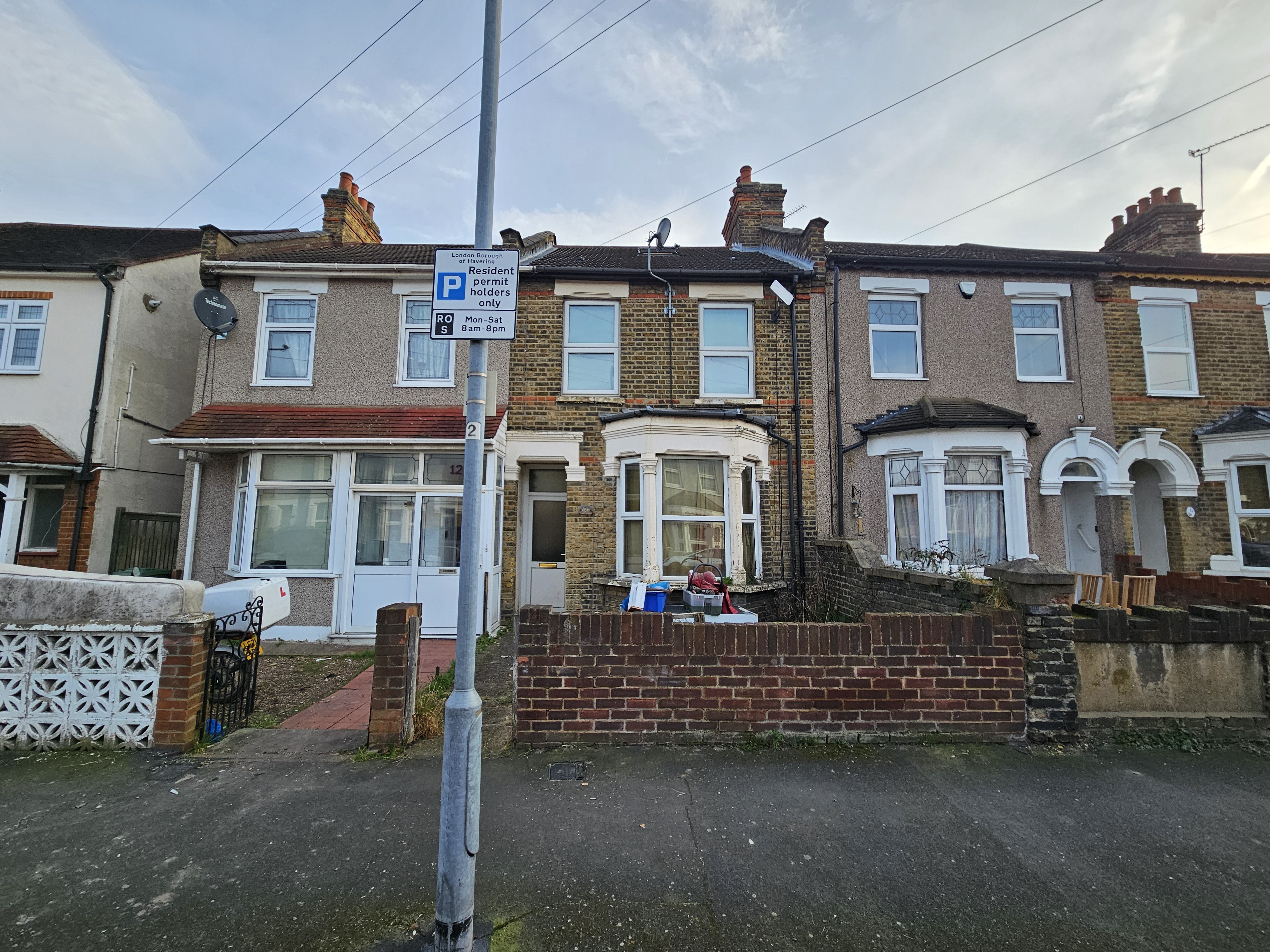 INVESTMENT - Freehold Mid Terrace House
