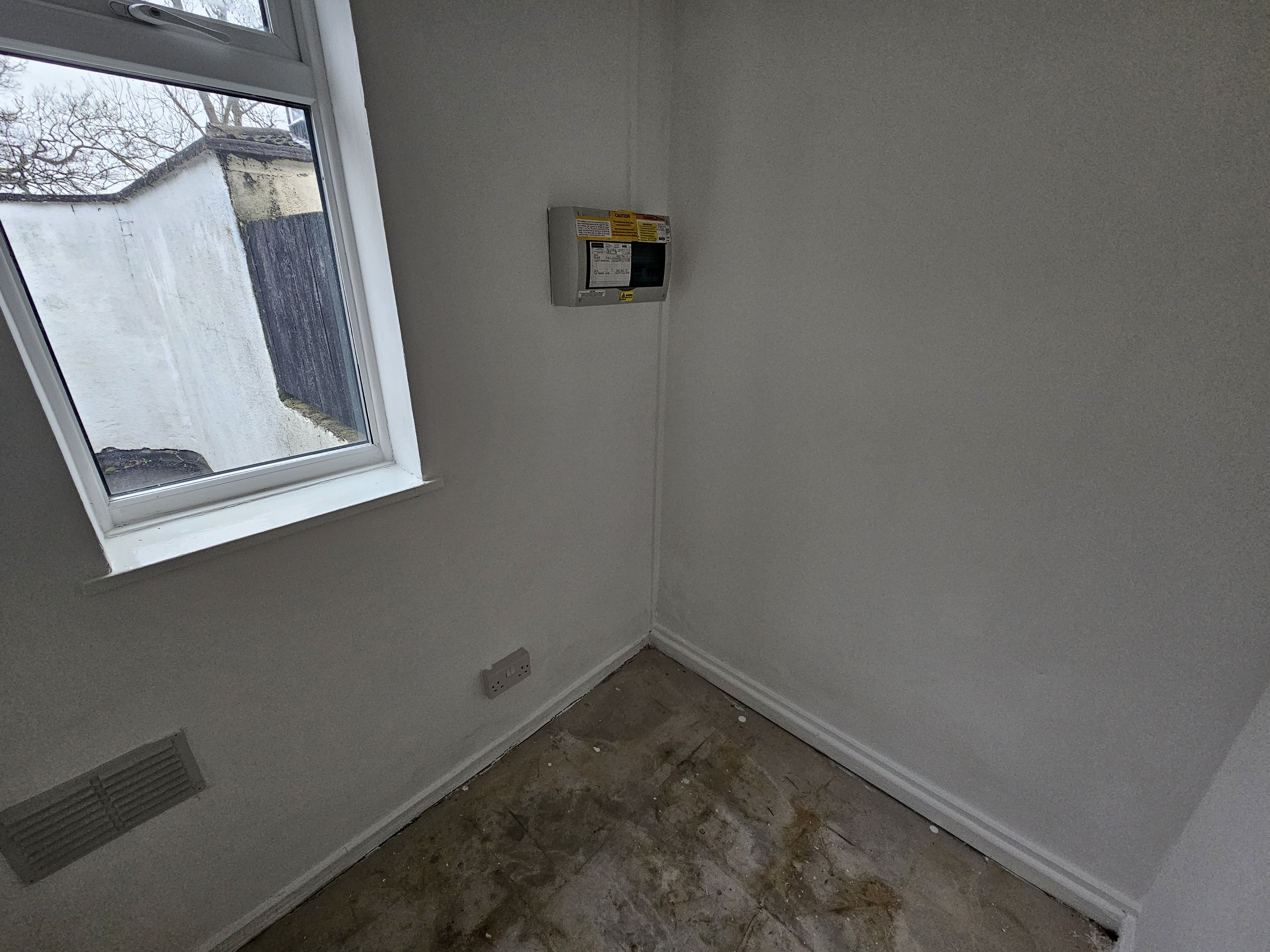 VACANT - Leasehold Self Contained First Floor Flat