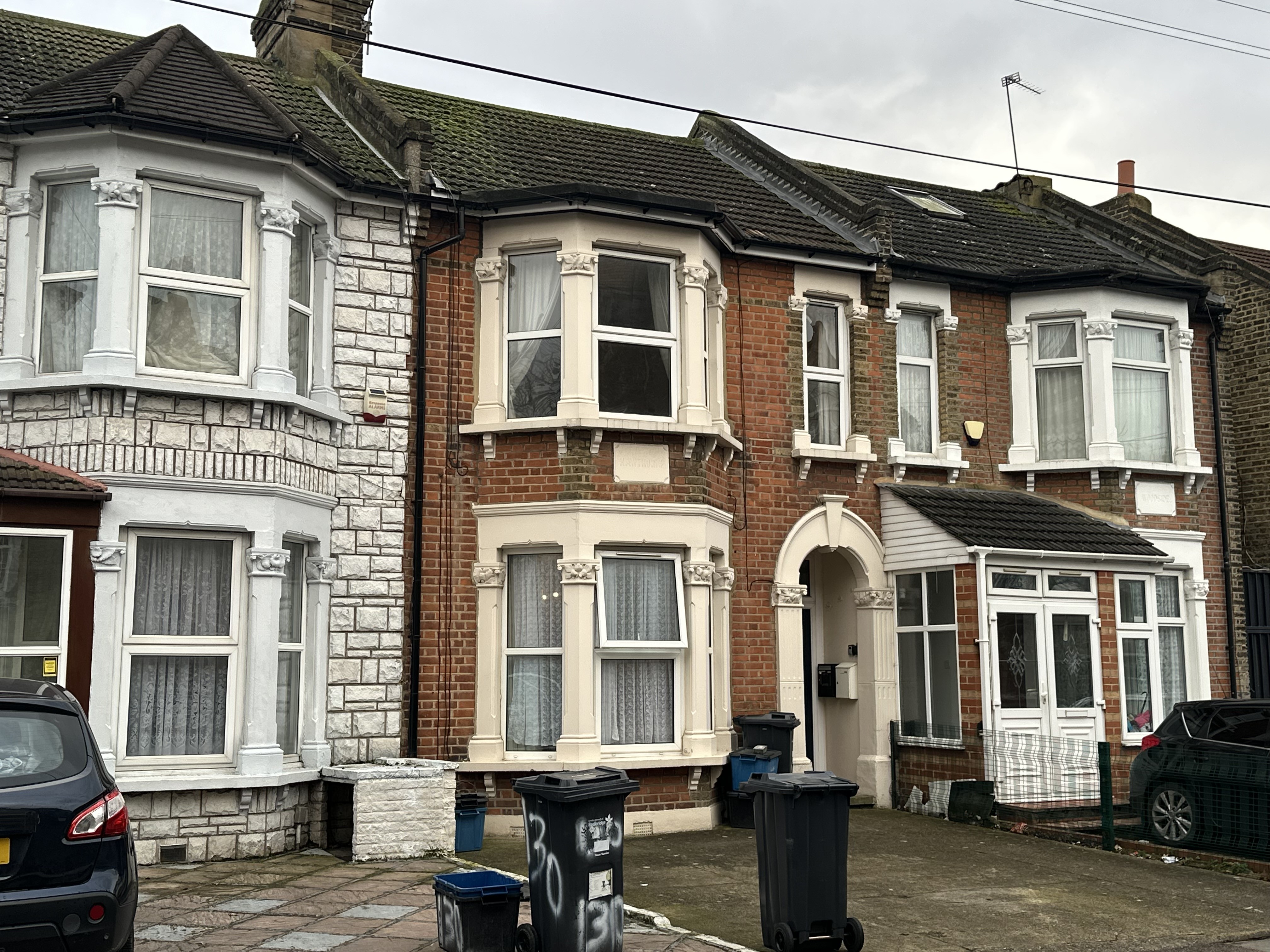 VACANT - Long Leasehold Self Contained First Floor Flat
