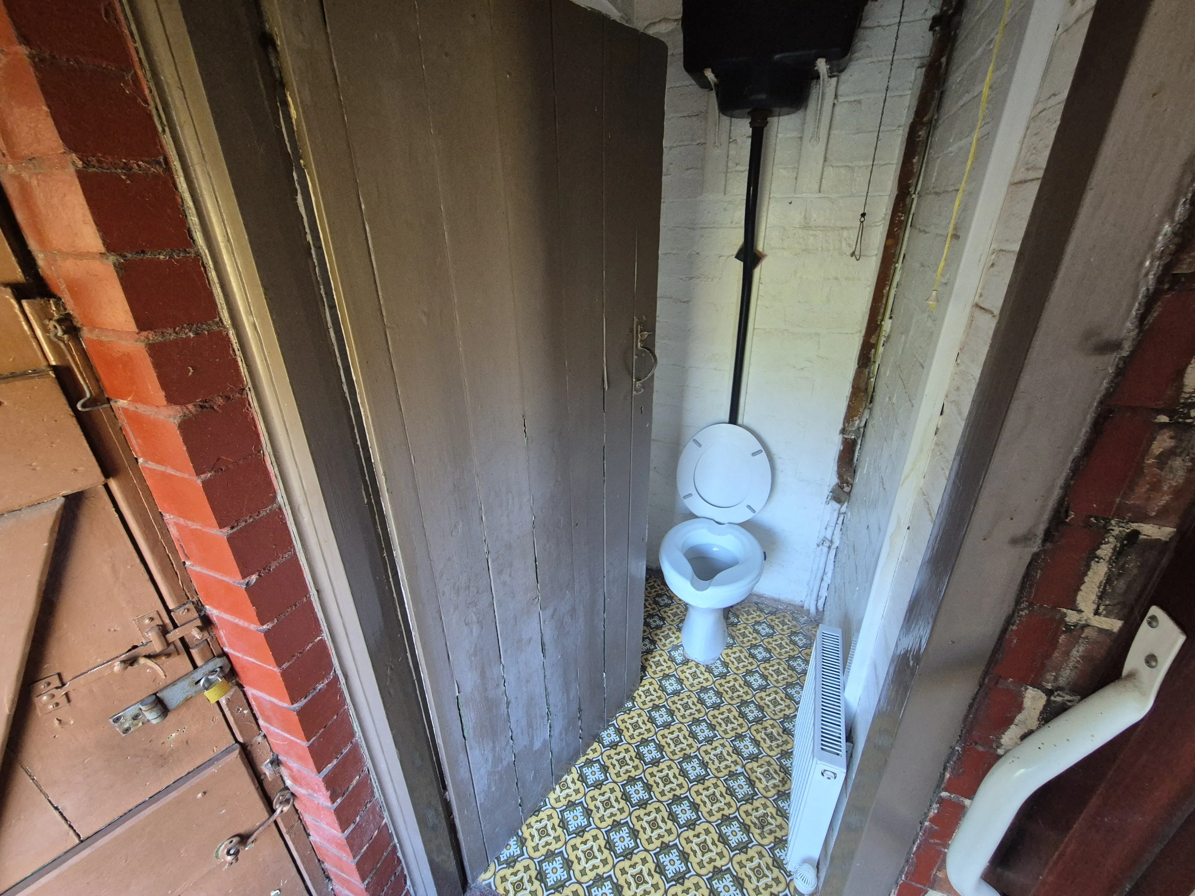 VACANT - Freehold Mid Terrace House