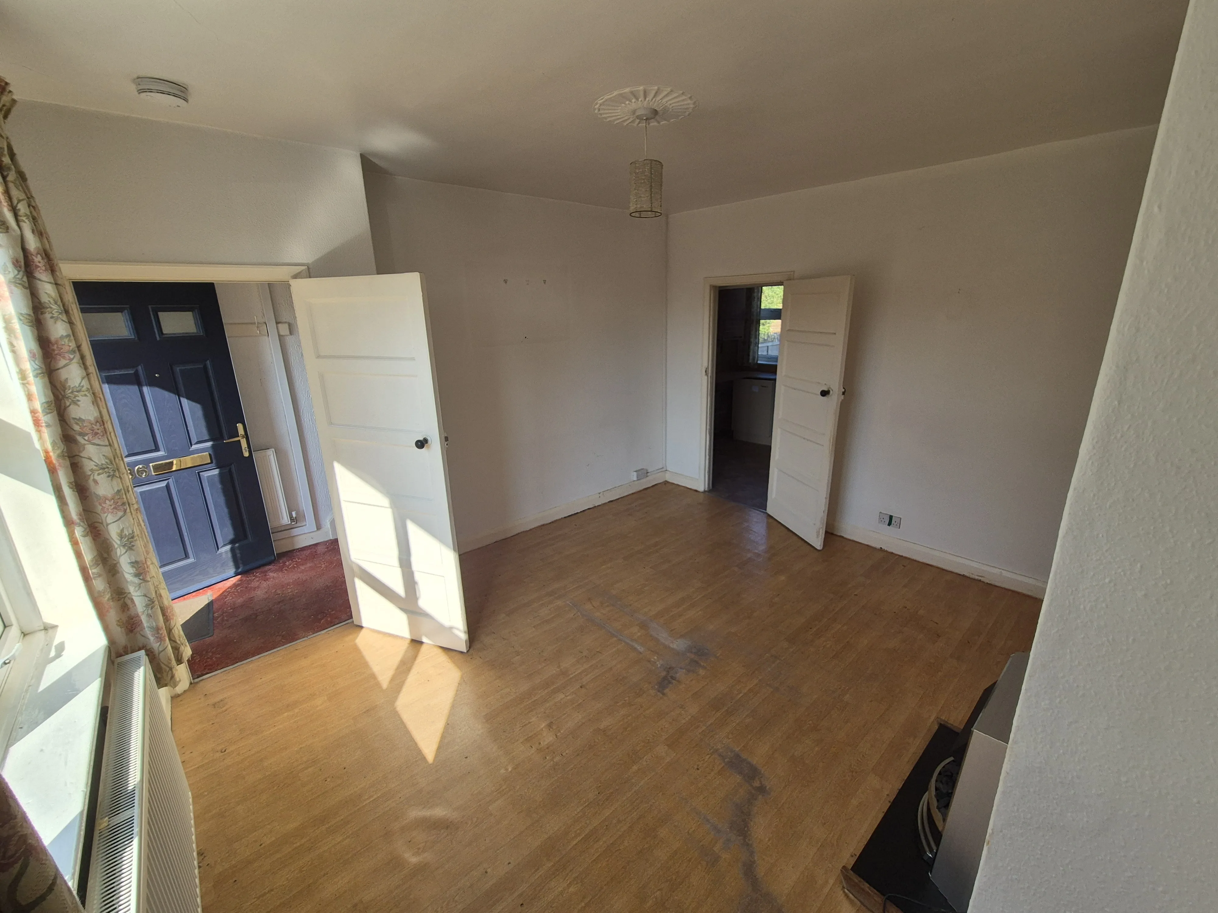 VACANT - Freehold Mid Terrace House