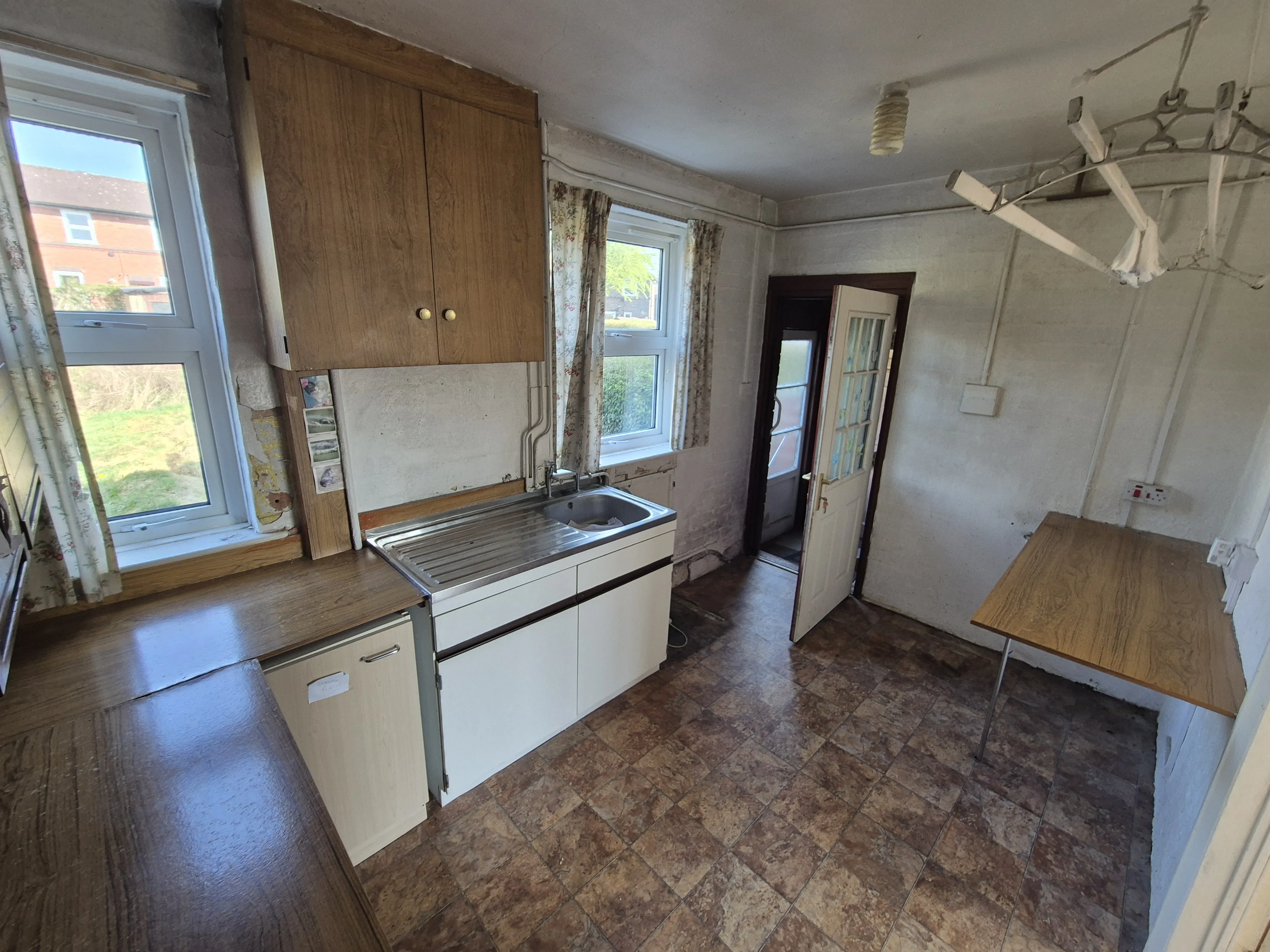 VACANT - Freehold Mid Terrace House