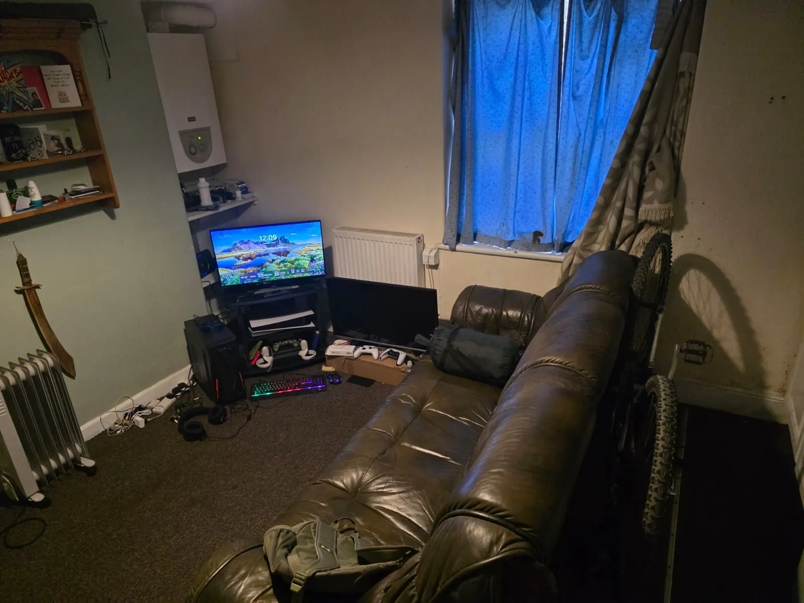 INVESTMENT - Leasehold Self Contained First Floor Flat