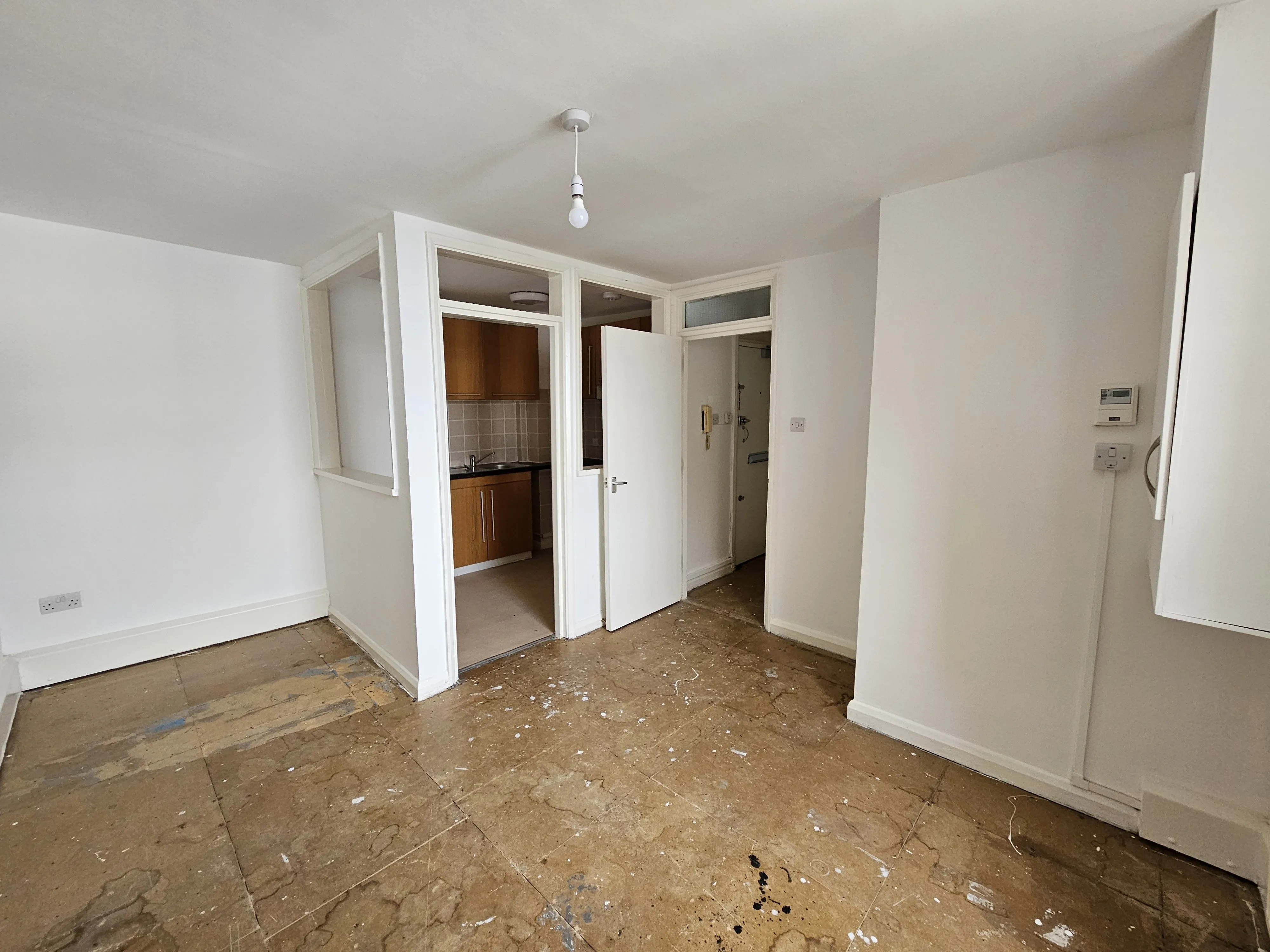 VACANT - Leasehold Self Contained Fourth Floor Flat