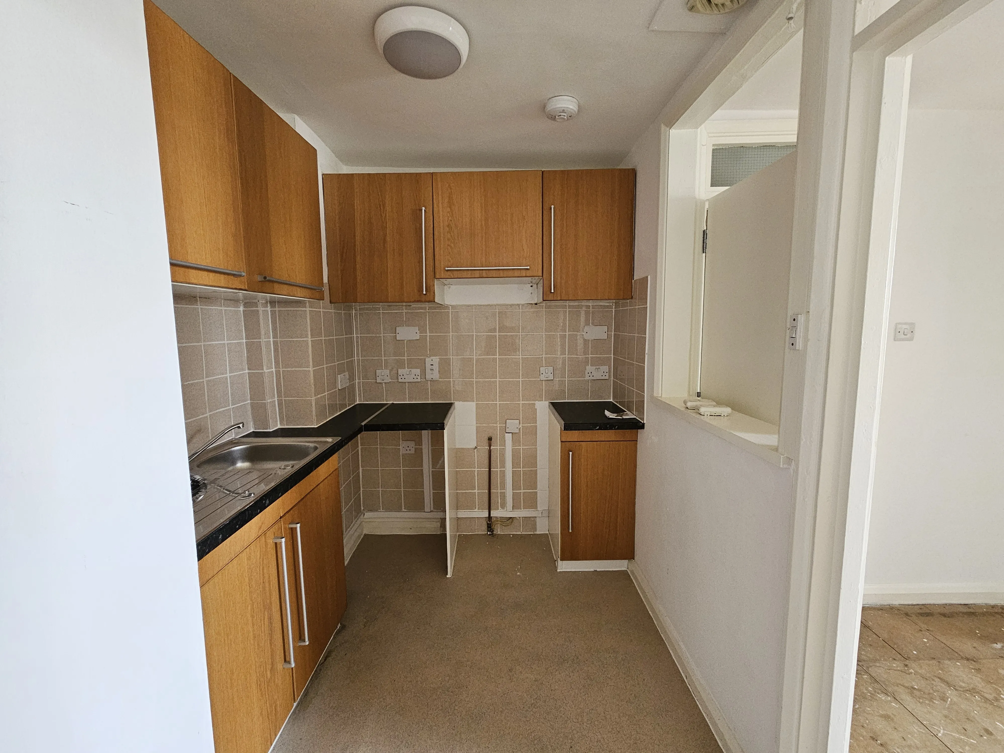 VACANT - Leasehold Self Contained Fourth Floor Flat