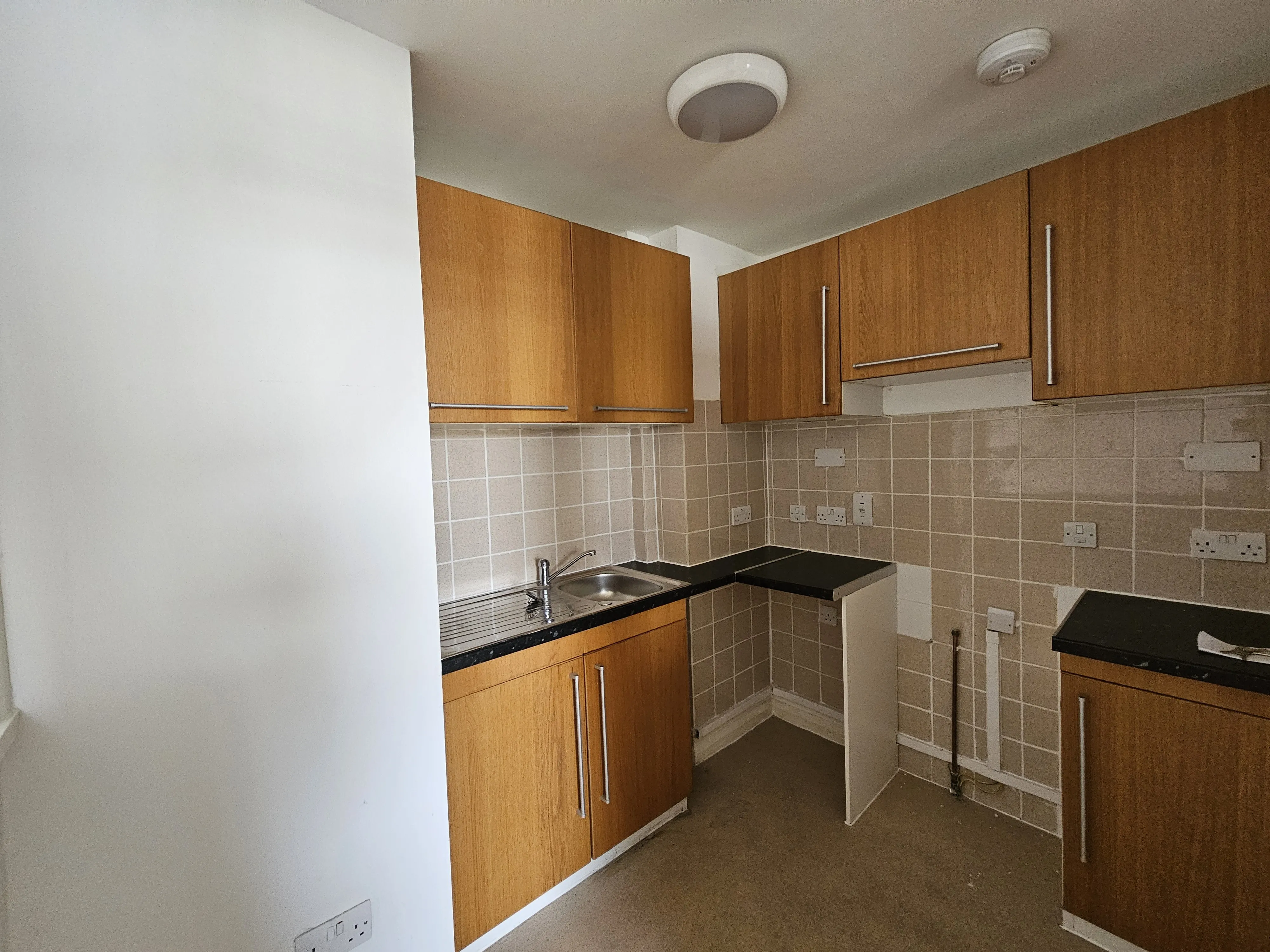 VACANT - Leasehold Self Contained Fourth Floor Flat