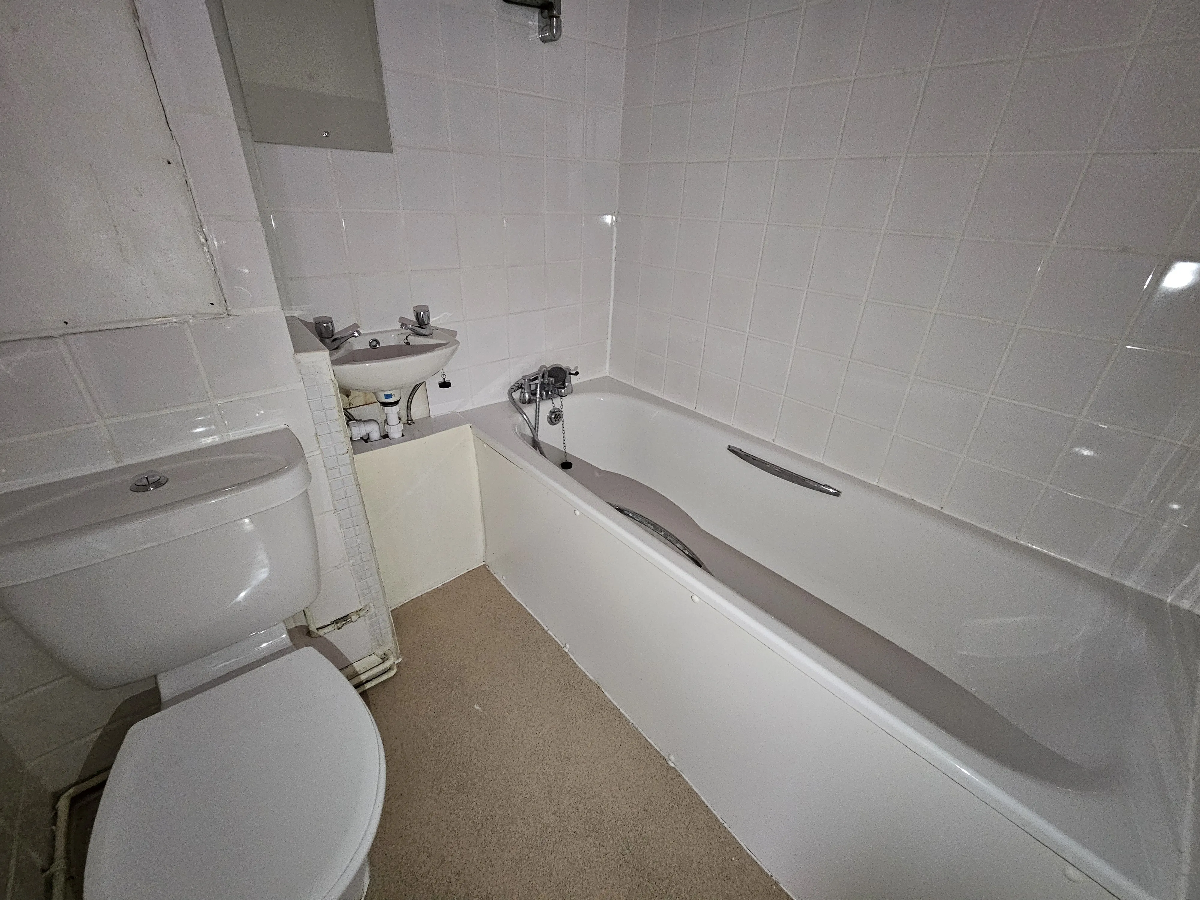 VACANT - Leasehold Self Contained Fourth Floor Flat
