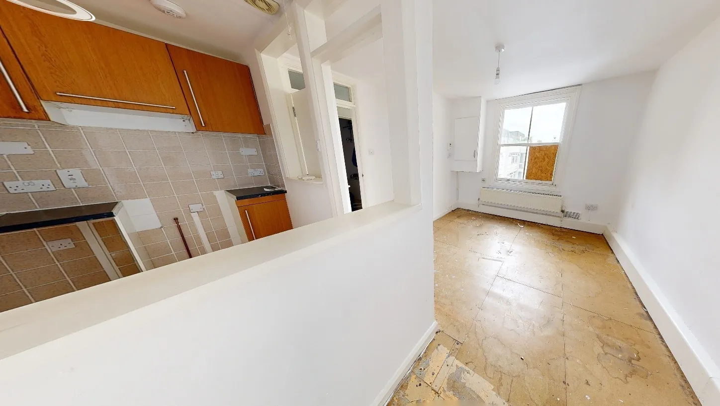 VACANT - Leasehold Self Contained Fourth Floor Flat