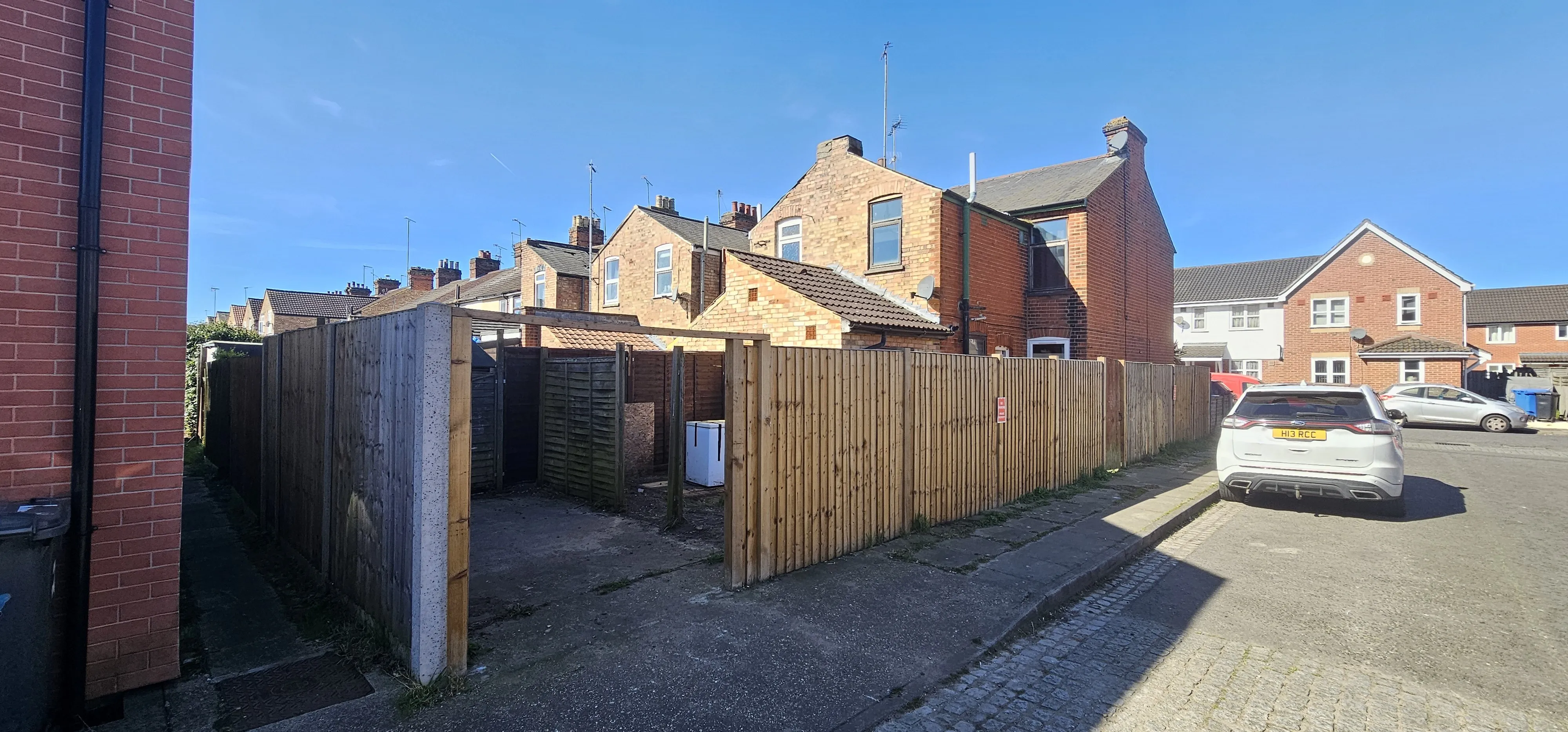 VACANT - Freehold End of Terrace House