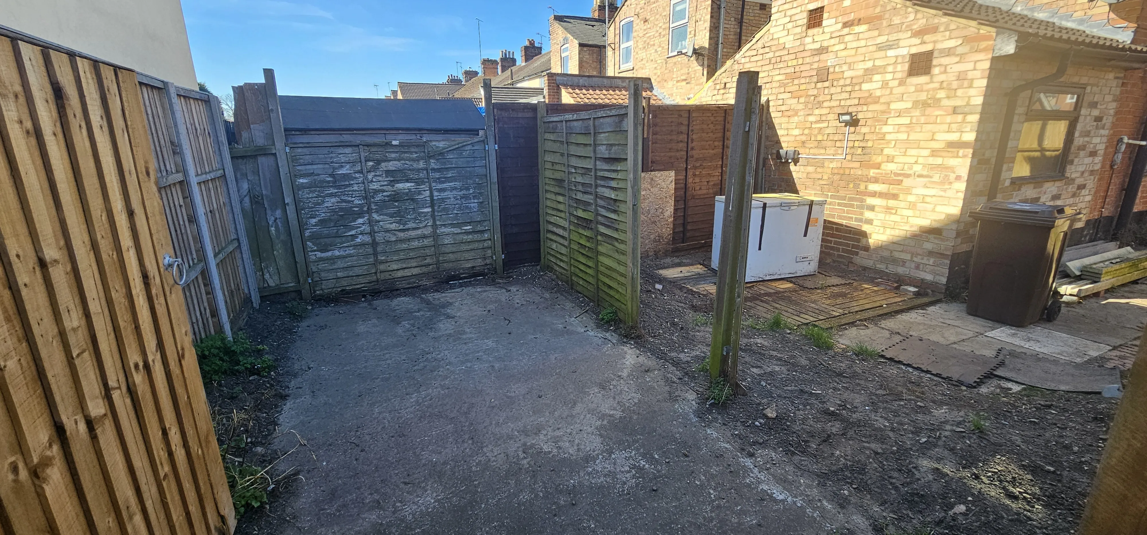 VACANT - Freehold End of Terrace House